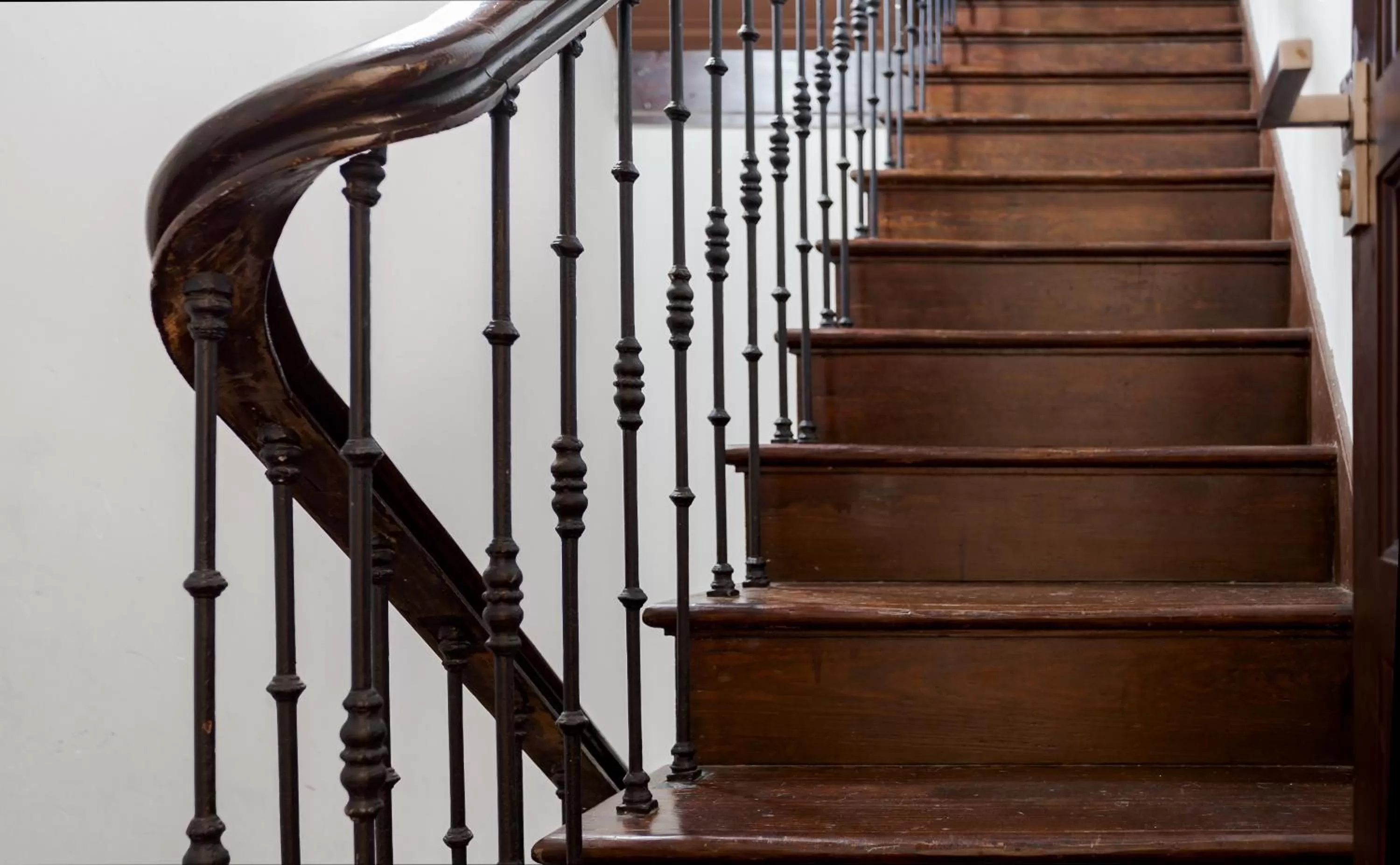 locker in Santa Ana Suite & Rooms