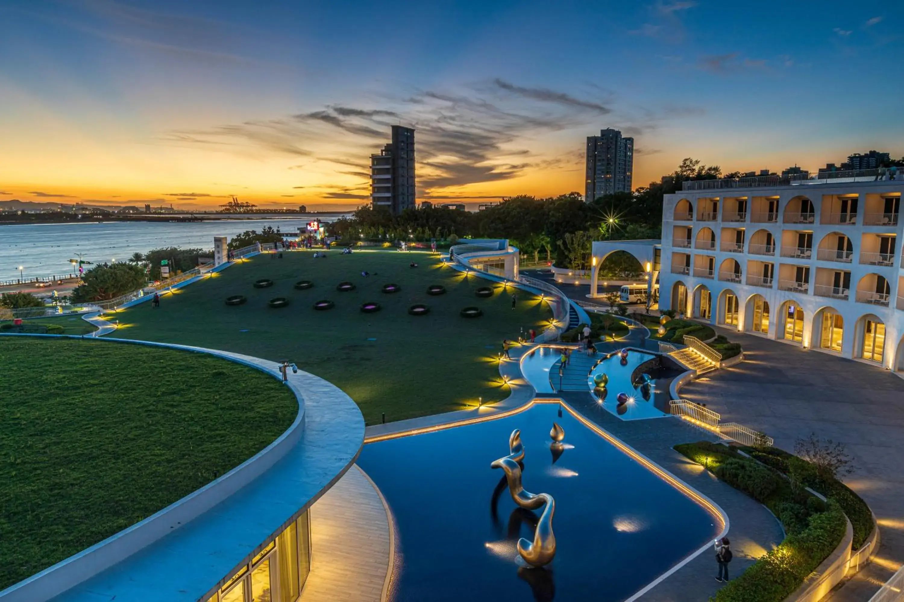 Sunset, Pool View in Golden Tulip FAB Hotel New Taipei