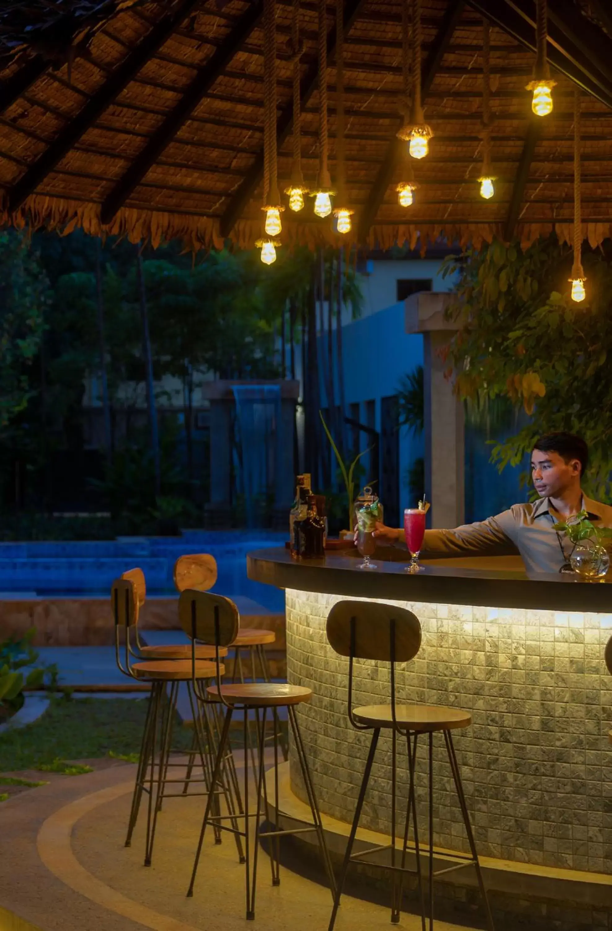 Lounge or bar, Swimming Pool in Koulen Hotel