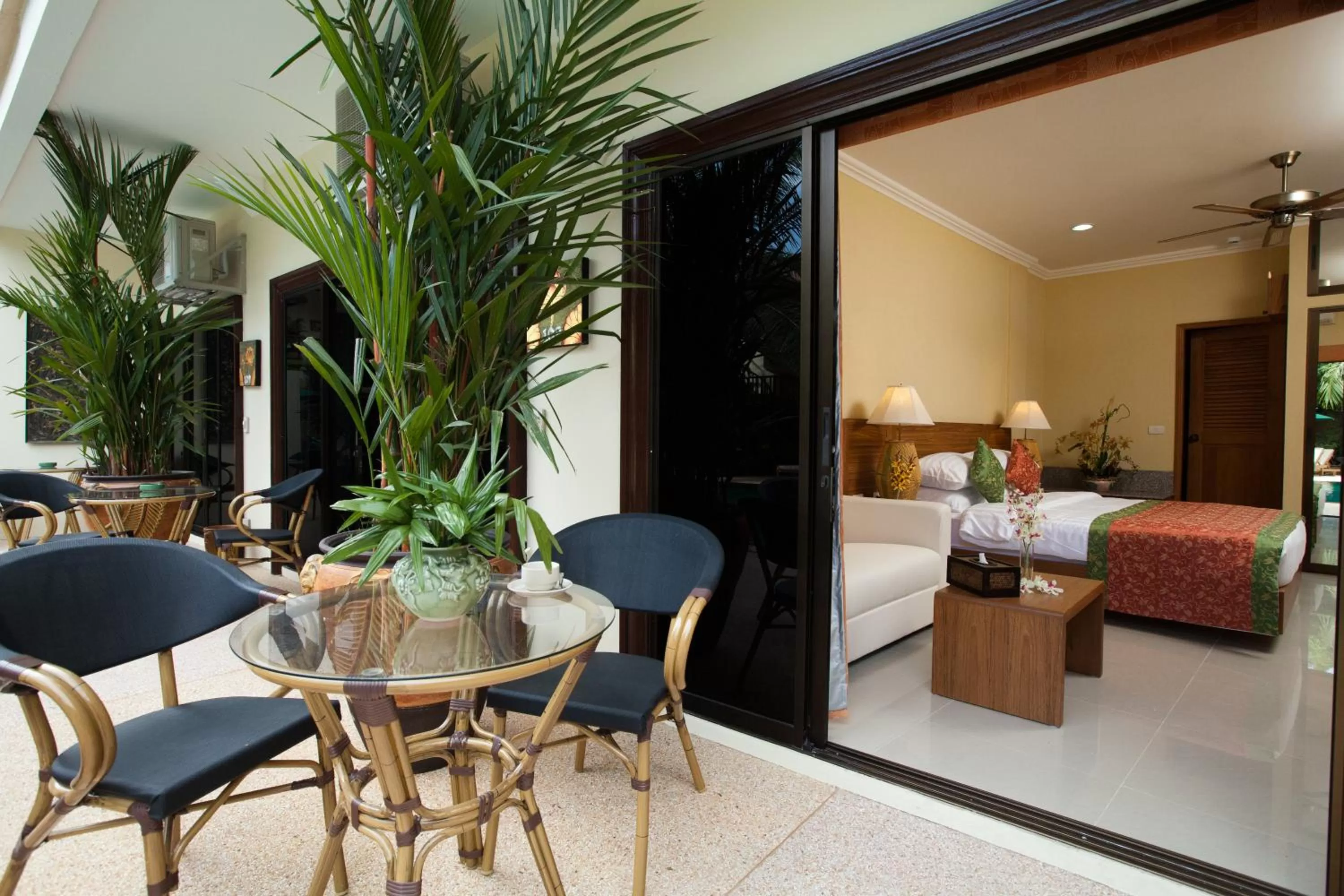 Balcony/Terrace, Bed in Baan Souy Resort