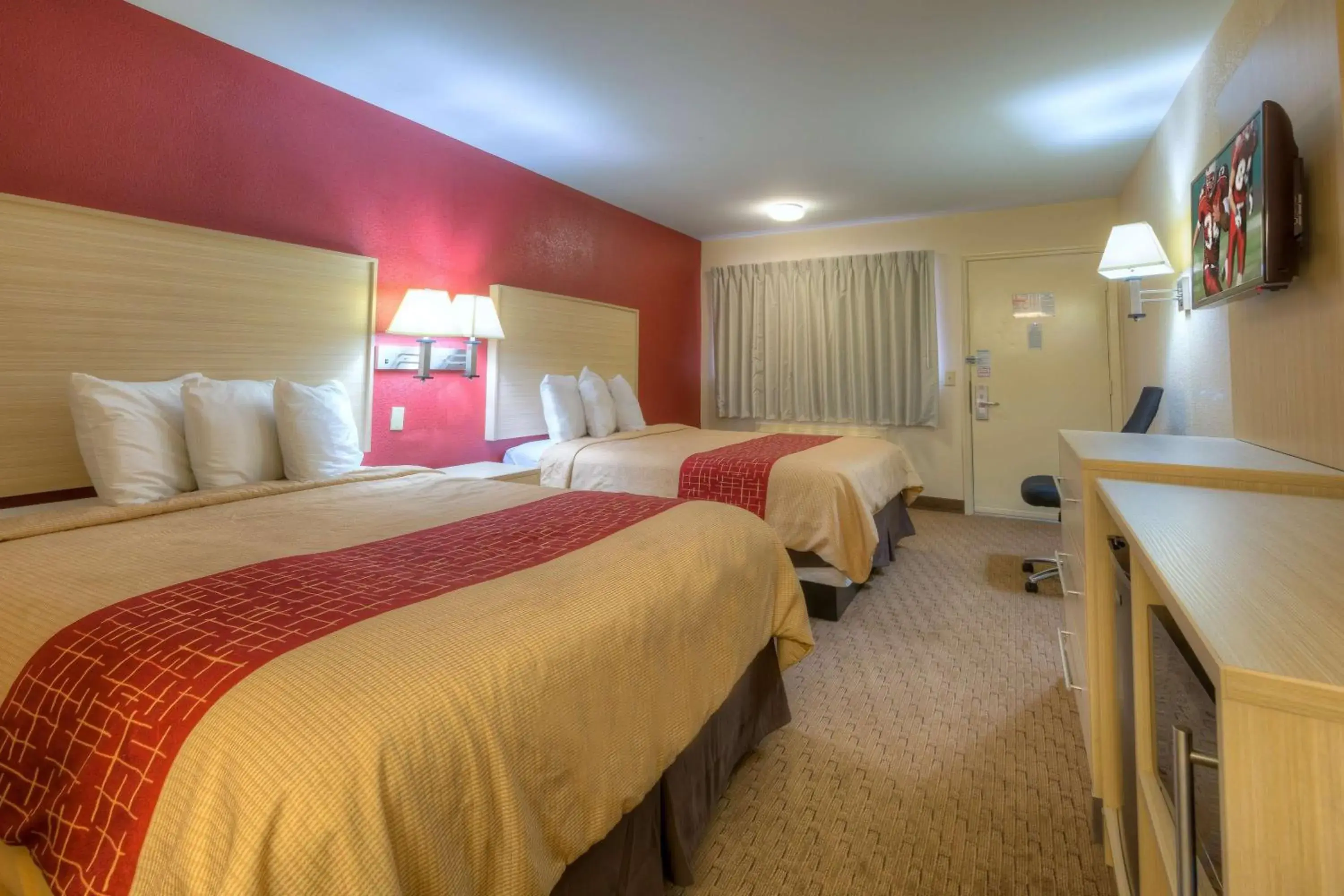 Photo of the whole room, Bed in Red Roof Inn Memphis East Photo of the whole room, Bed in Red Roof Inn Memphis East