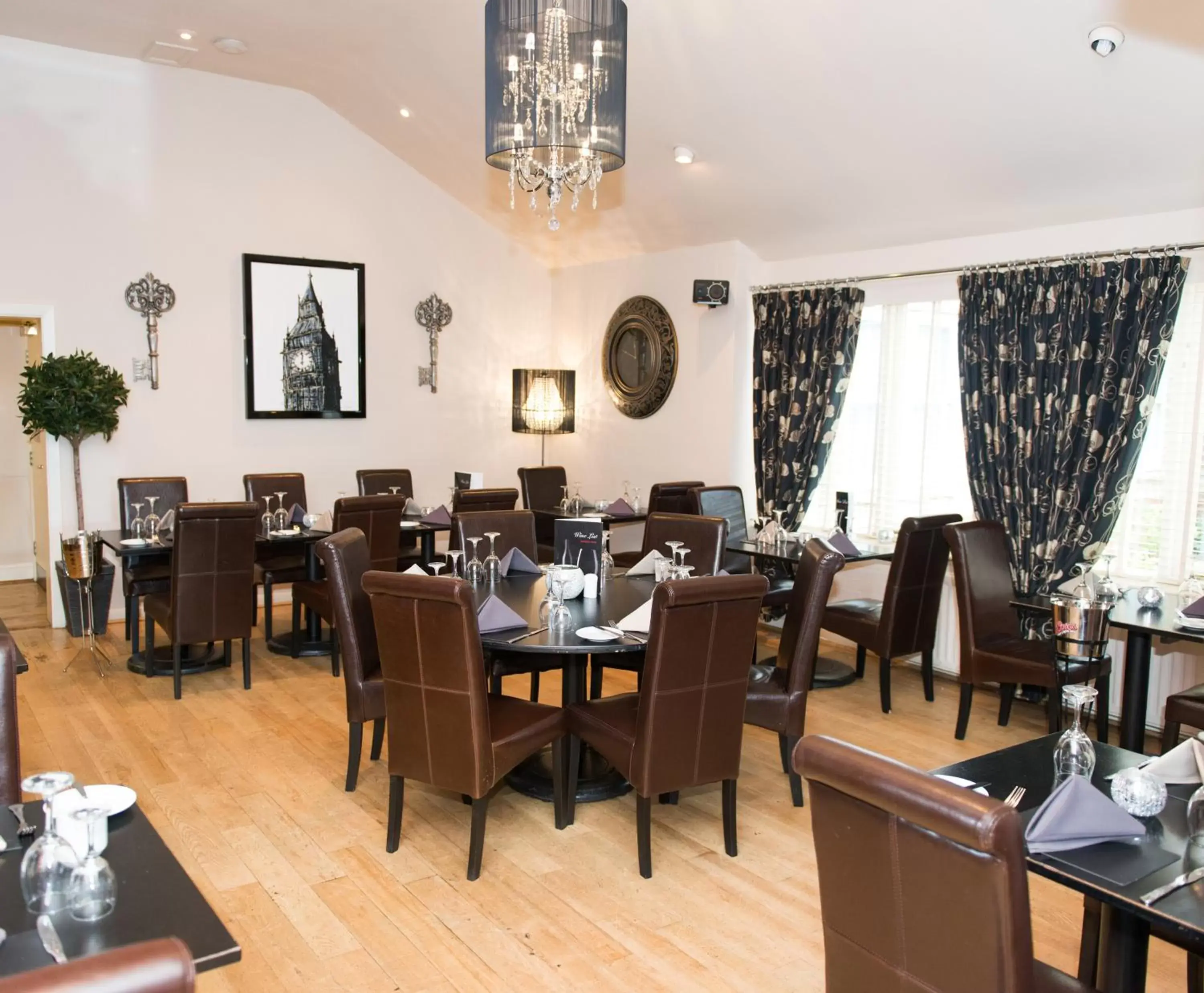 Restaurant/Places to Eat in Millfields Hotel