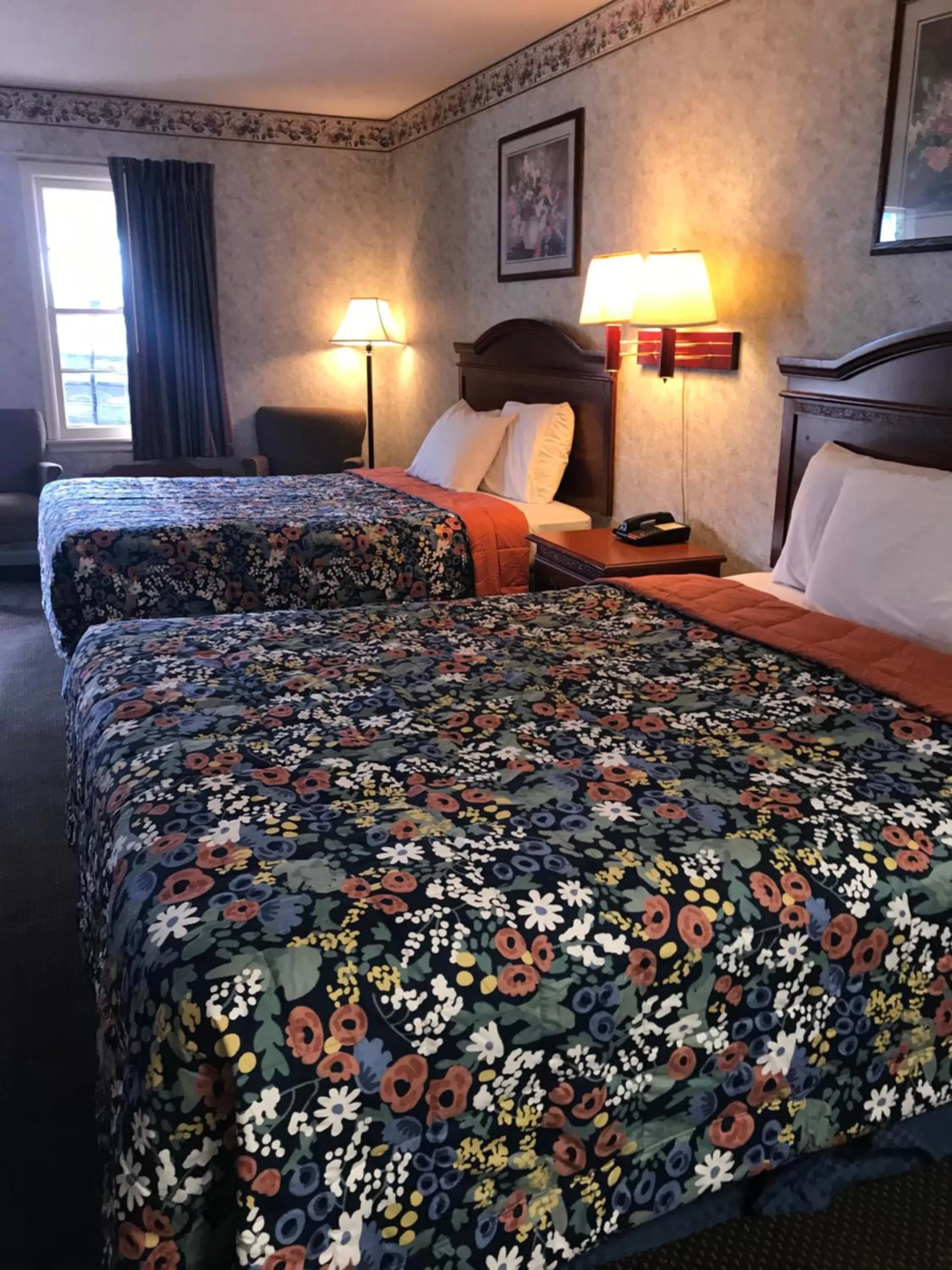 Bed in MERRIMAC INN & SUITES