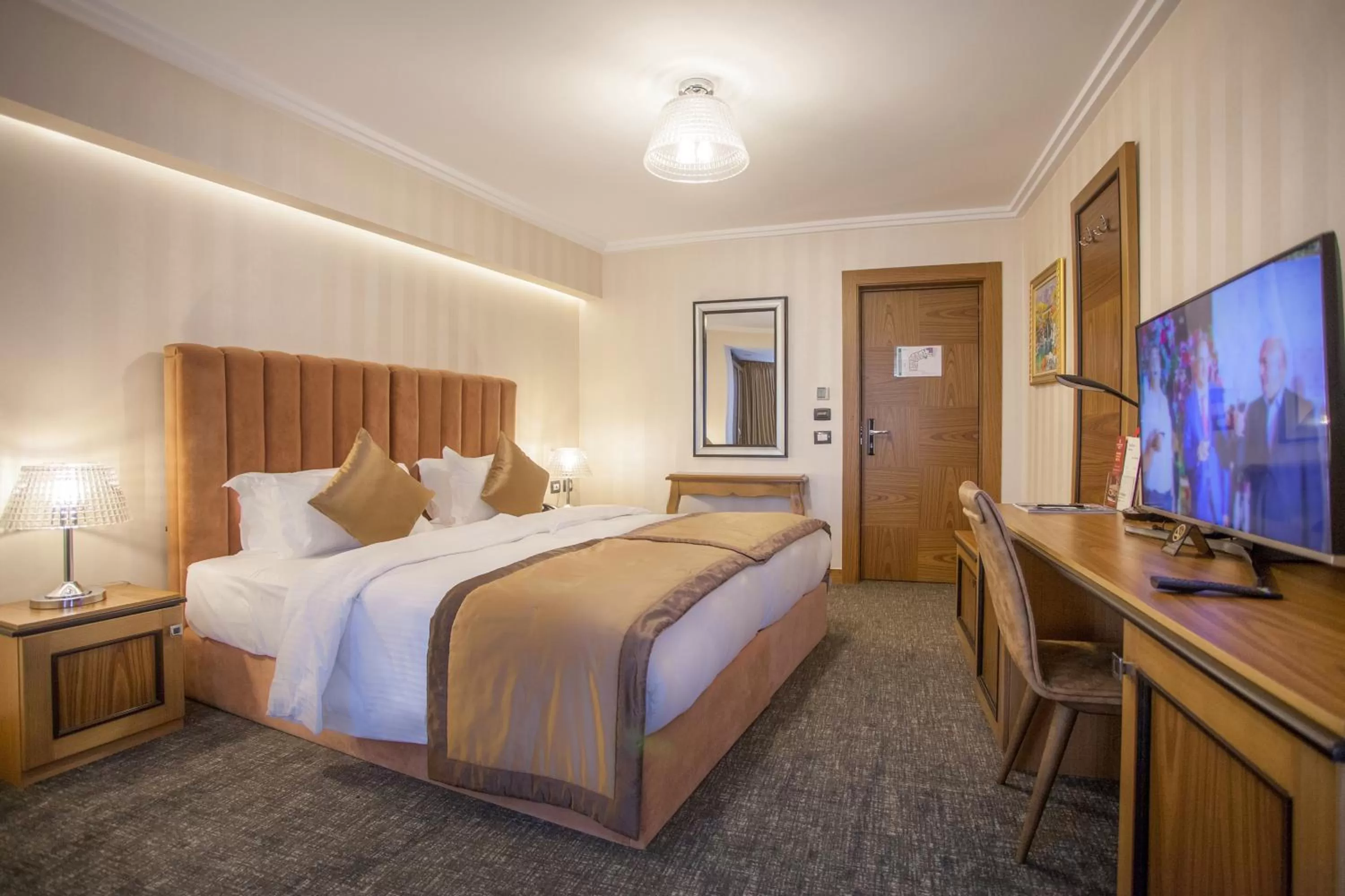 TV and multimedia, Bed in Hotel Colosseo Tirana