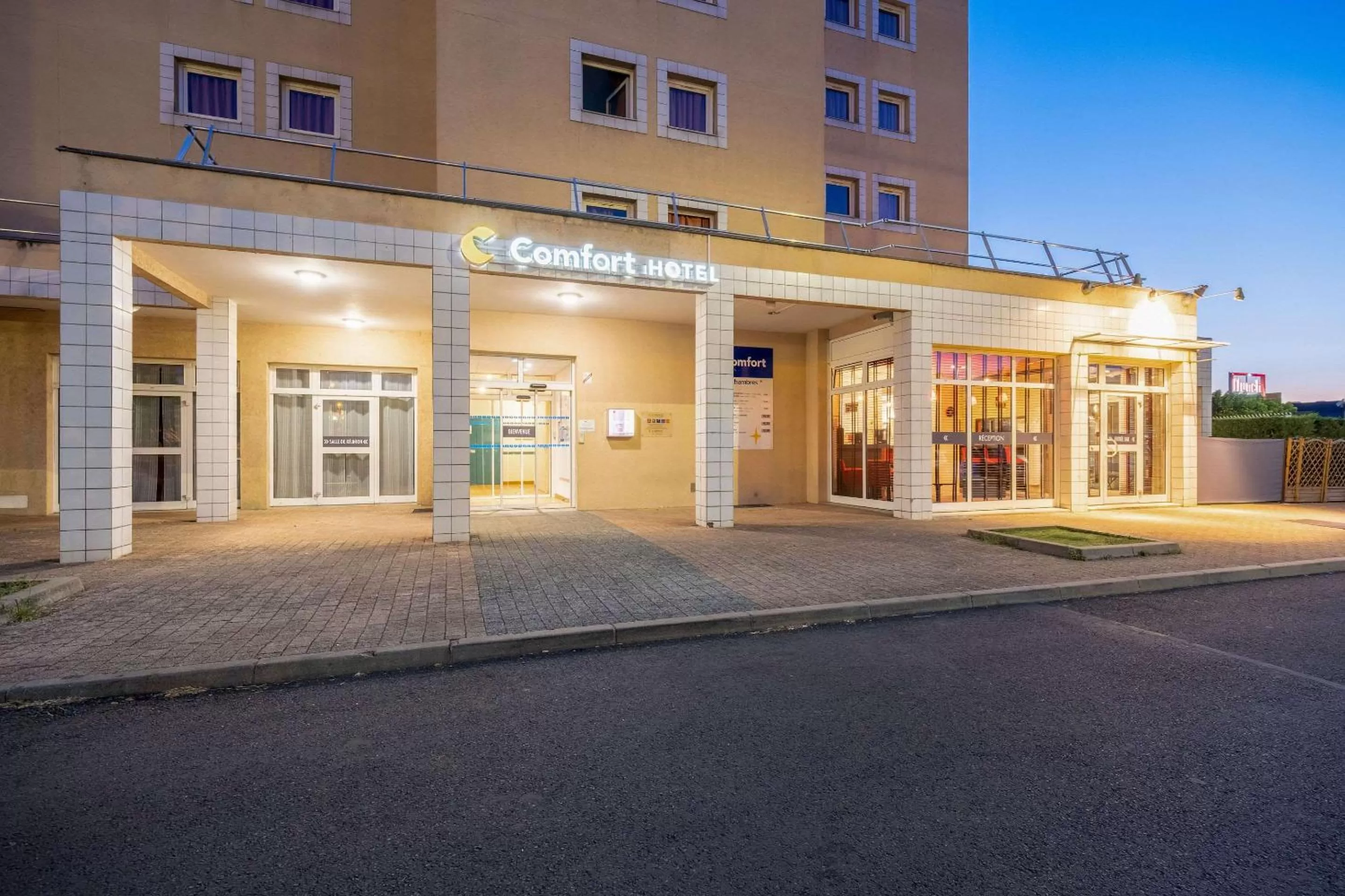 Property building in Comfort Hotel Montlucon