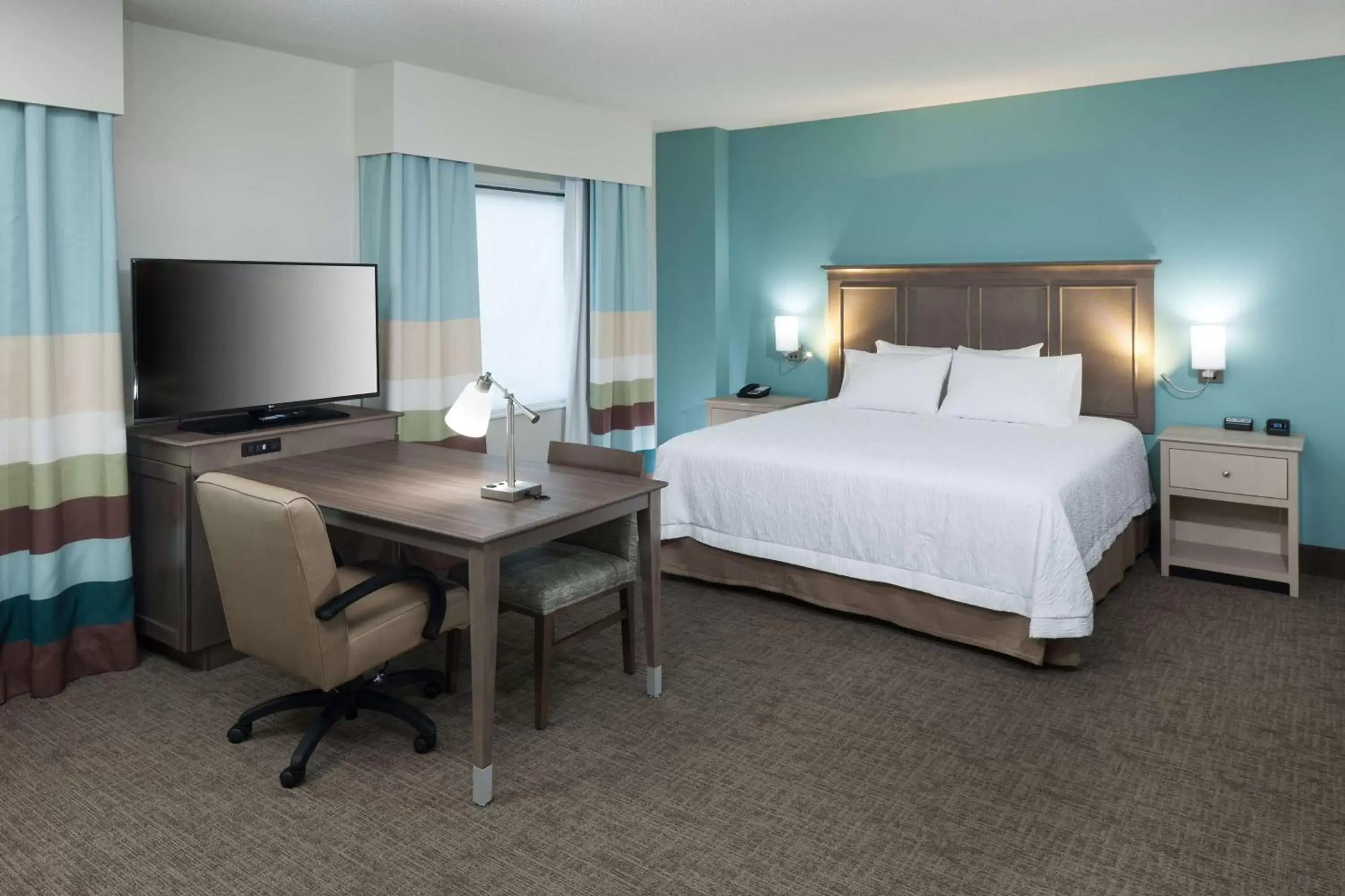 Bed in Hampton Inn & Suites by Hilton Carolina Beach Oceanfront