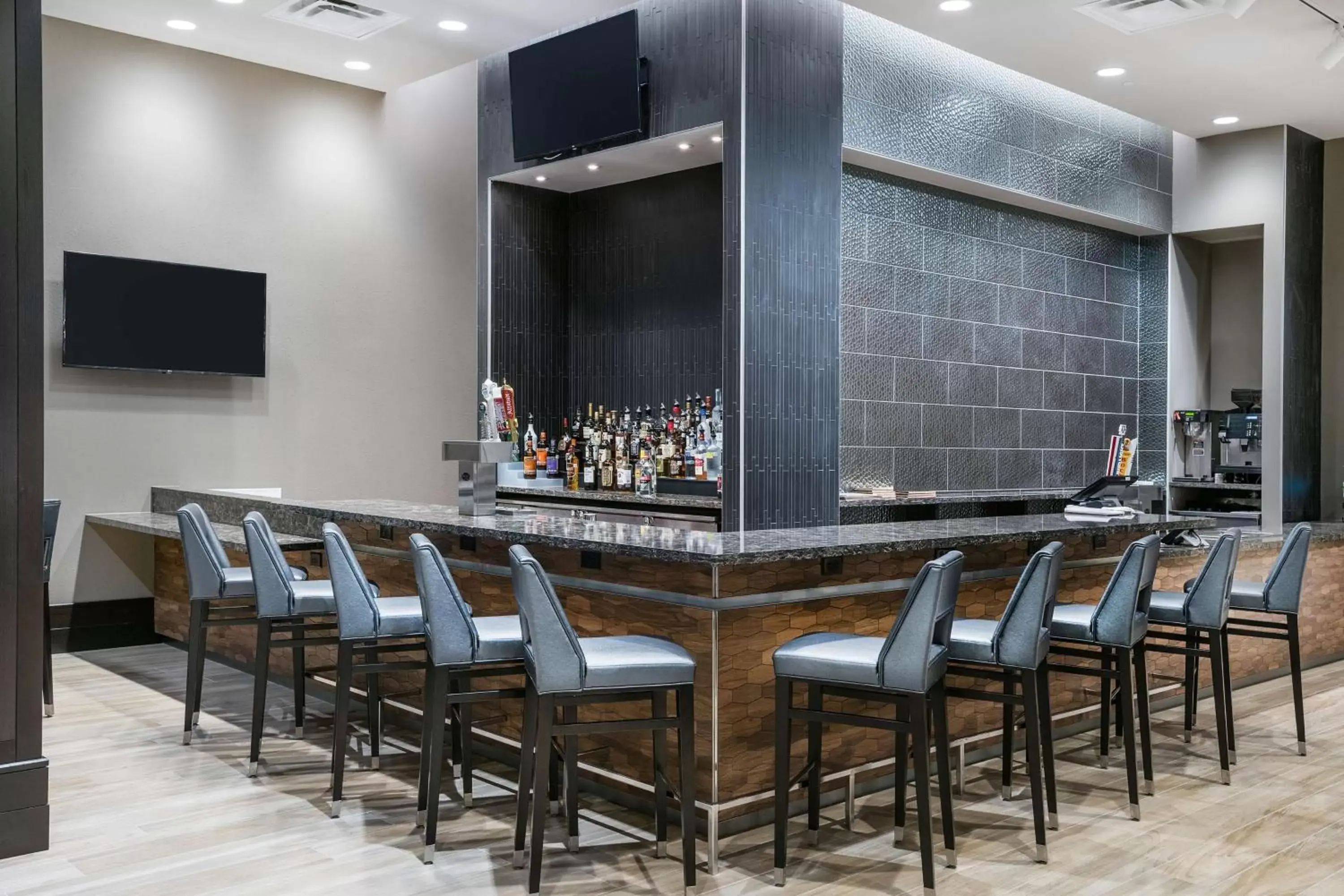 Lounge or bar, Lounge/Bar in Embassy Suites By Hilton College Station