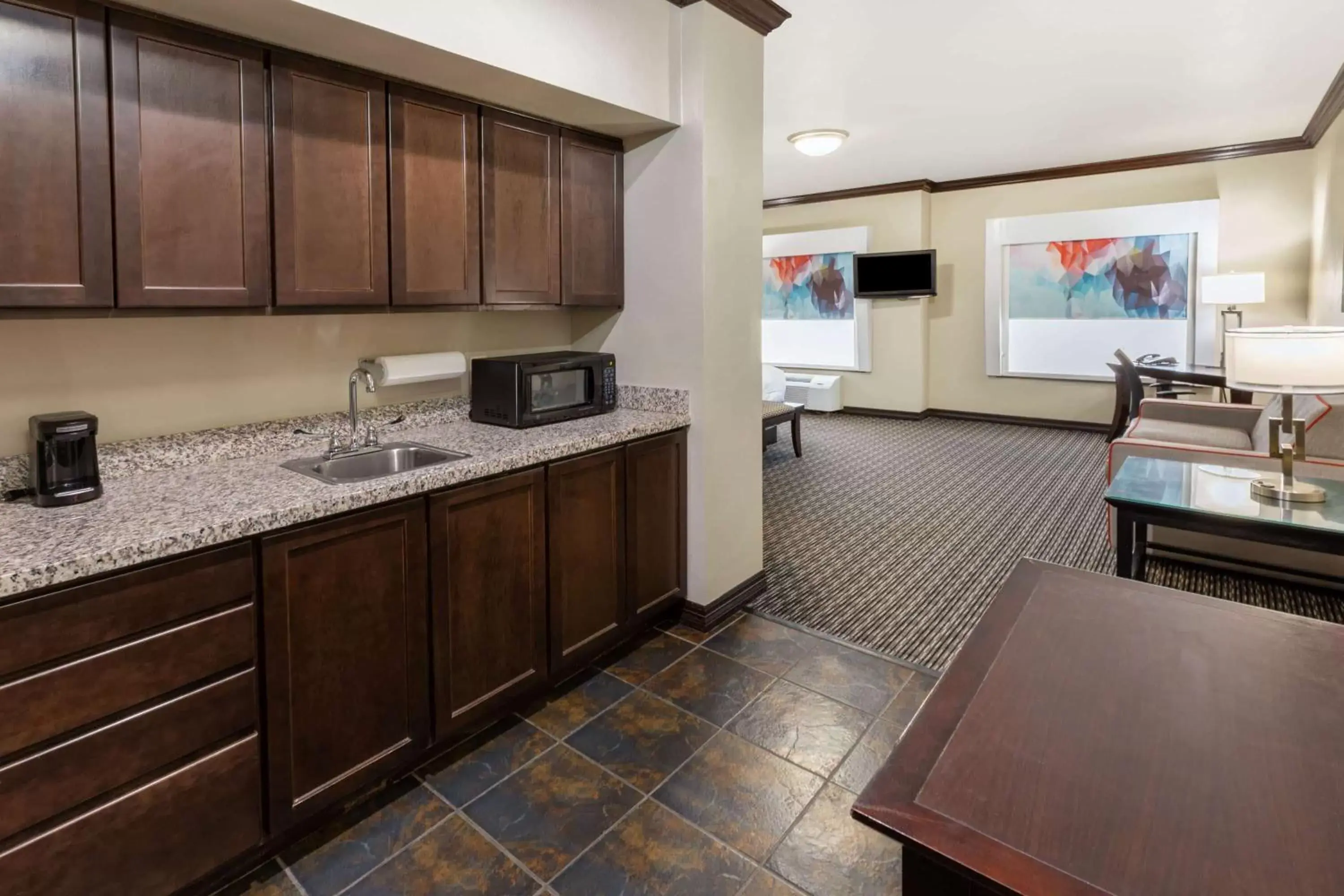 Photo of the whole room, Kitchen/Kitchenette in Hawthorn Suites by Wyndham Lubbock