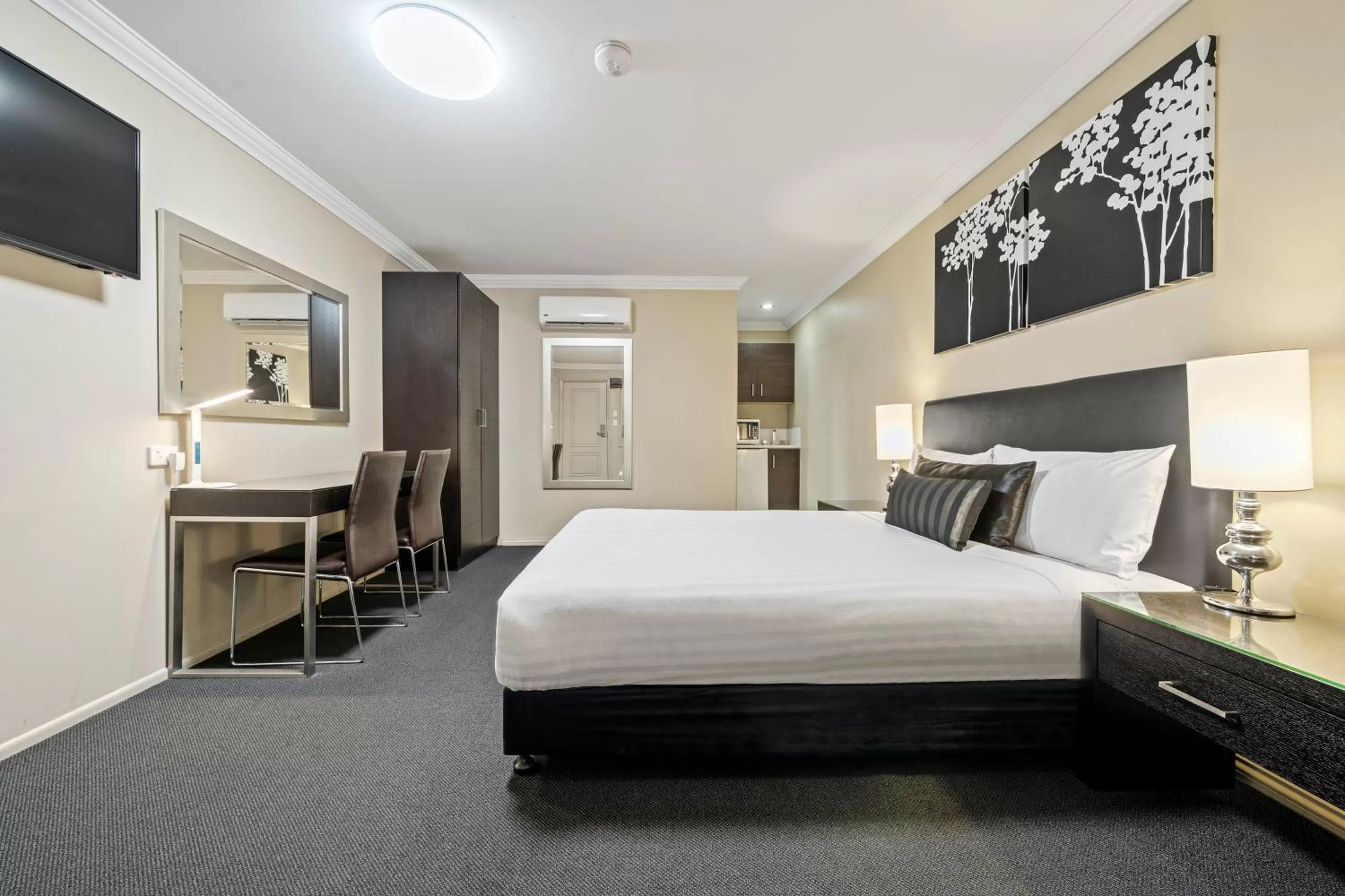 Guests, Bed in Ambassador On Ruthven