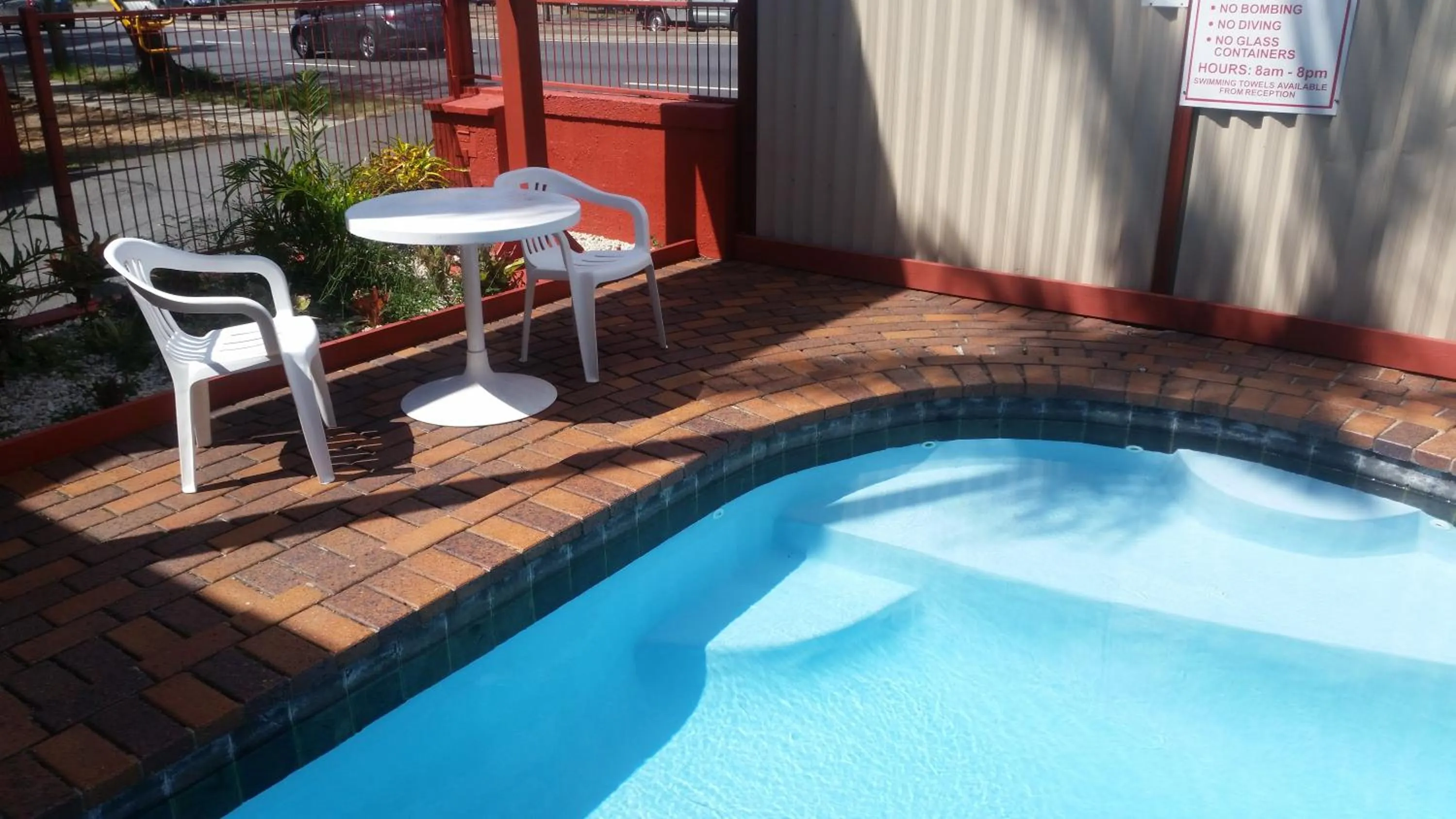 Pool view in Annerley Motor Inn