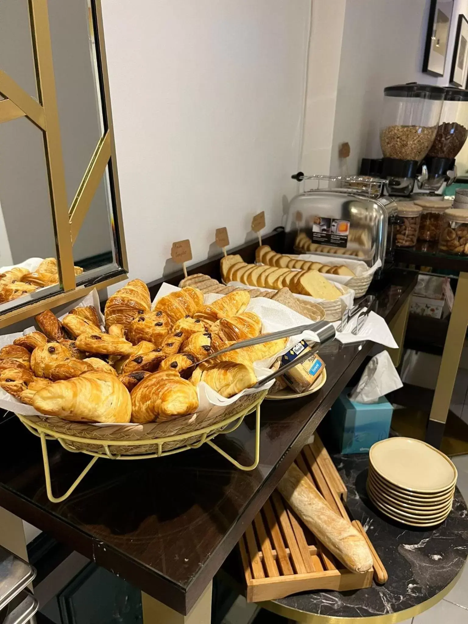 Breakfast, Food in Hôtel Bonne Nouvelle
