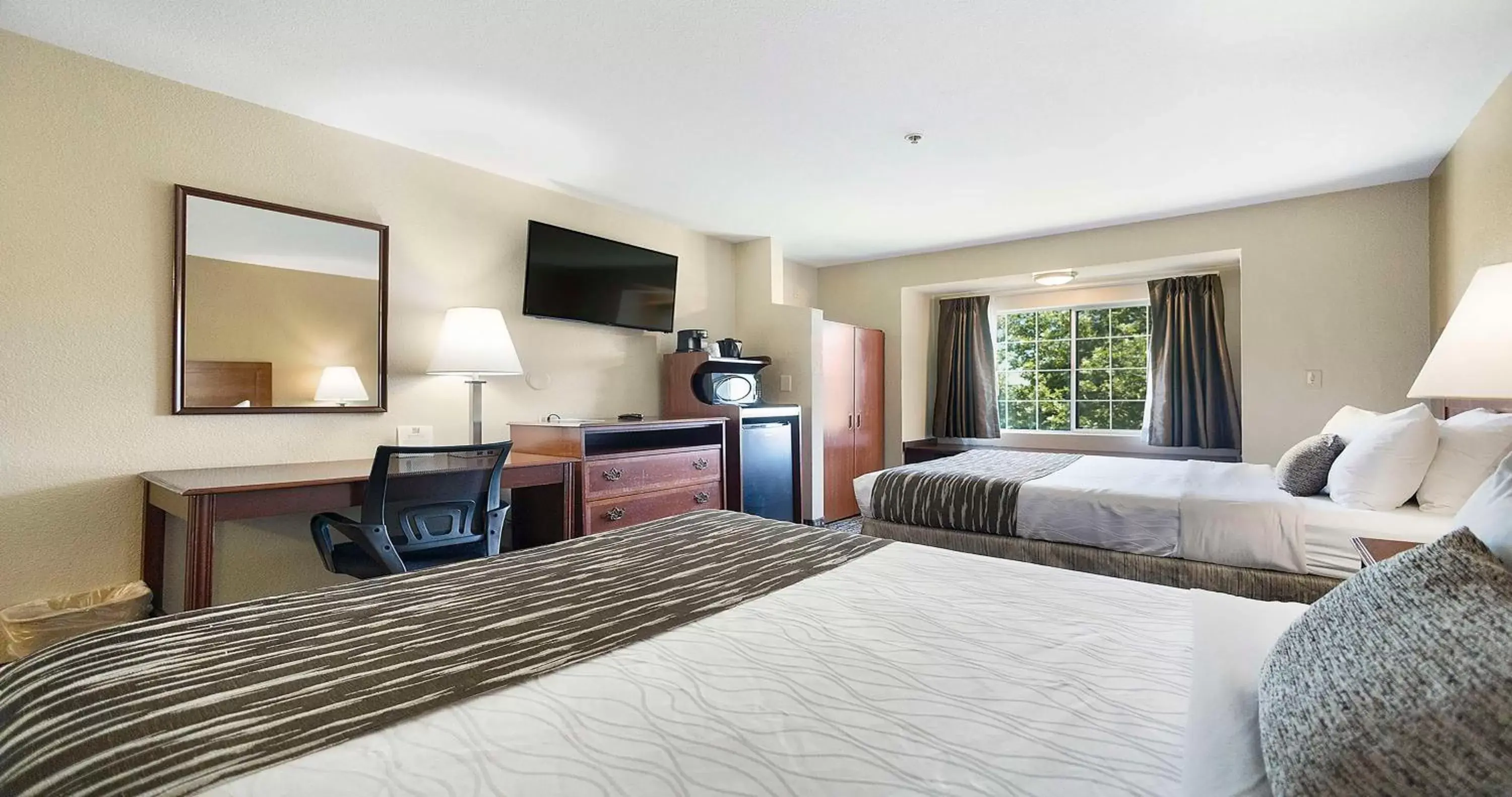 Bedroom, Bed in SureStay Plus Hotel by Best Western Rocklin
