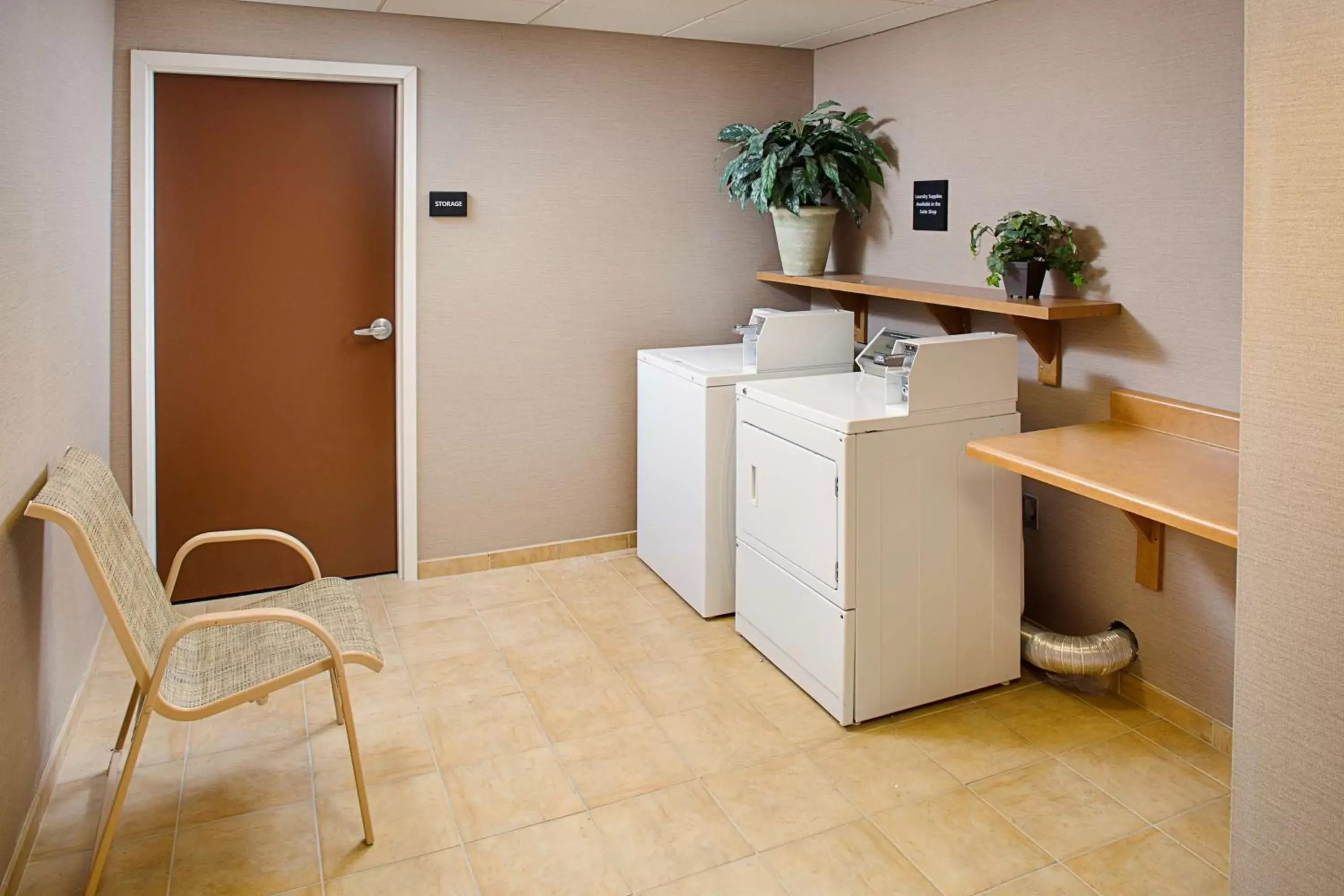 Property building, Bathroom in Hampton Inn & Suites Lancaster