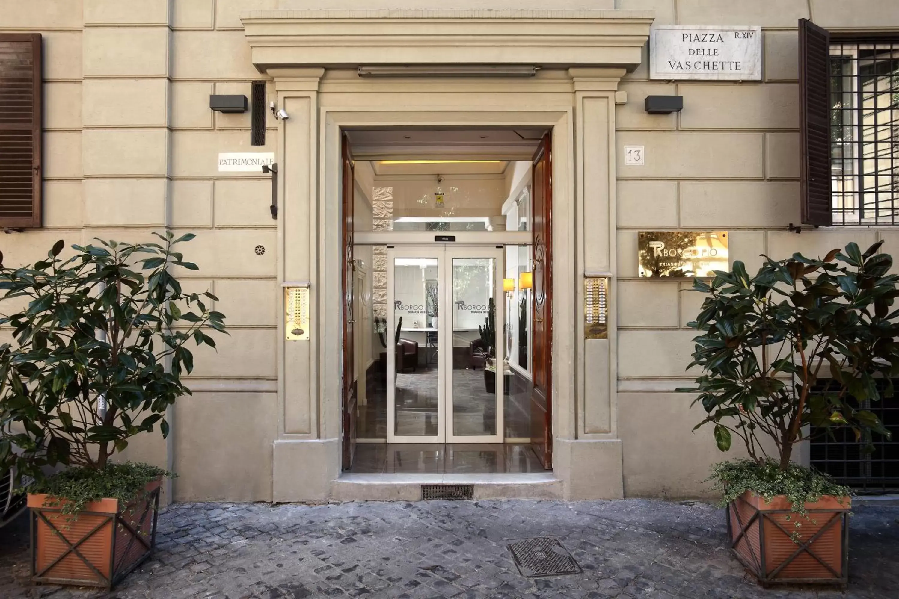 Facade/entrance in Trianon Borgo Pio Aparthotel
