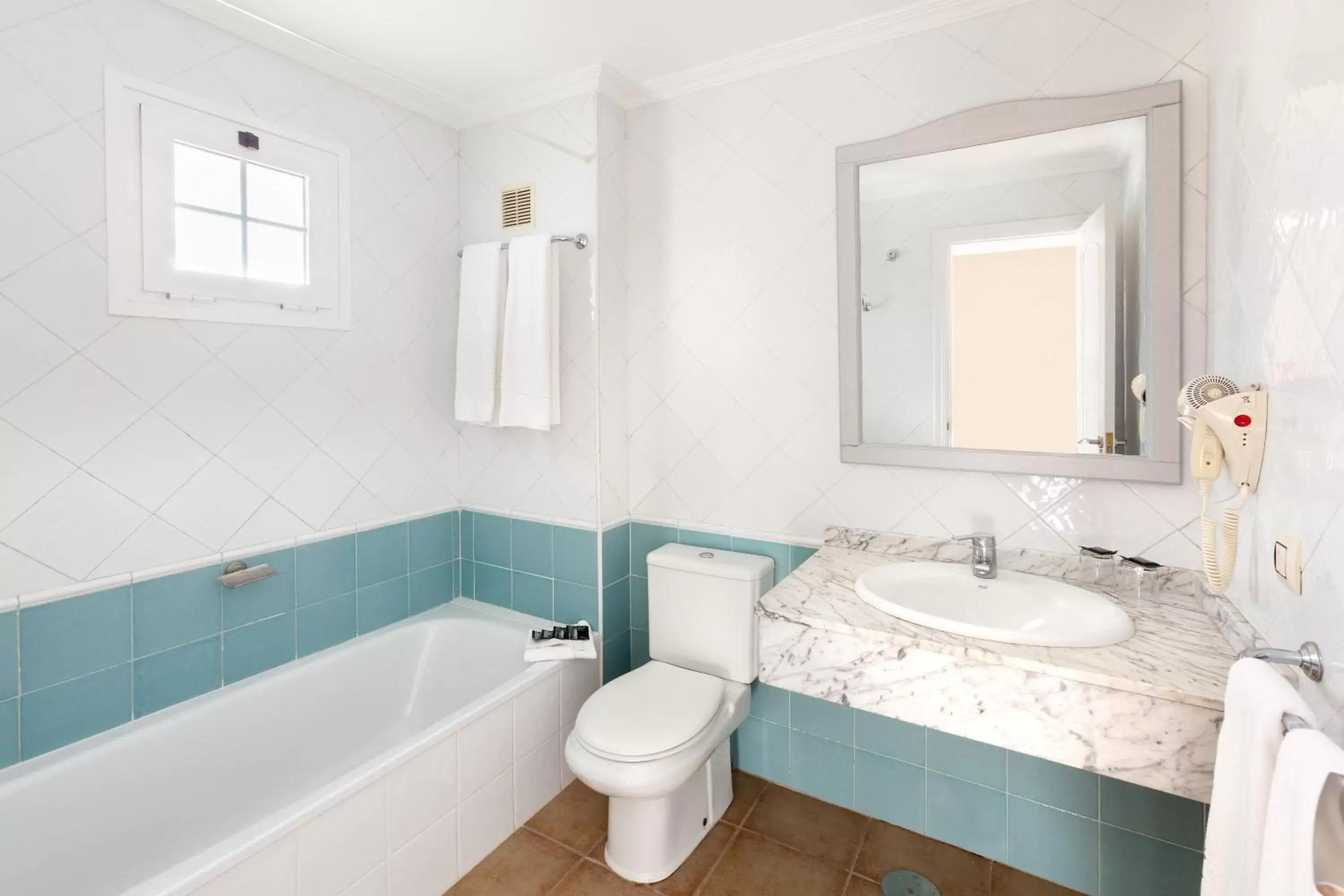 Shower, Bathroom in Chatur Playa Real Resort