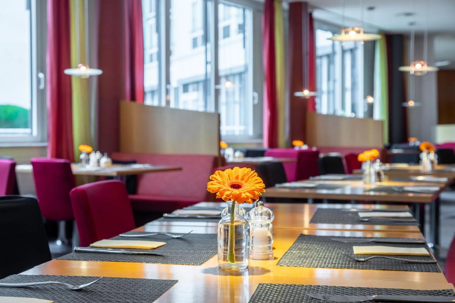 Restaurant/Places to Eat in Novotel Mainz