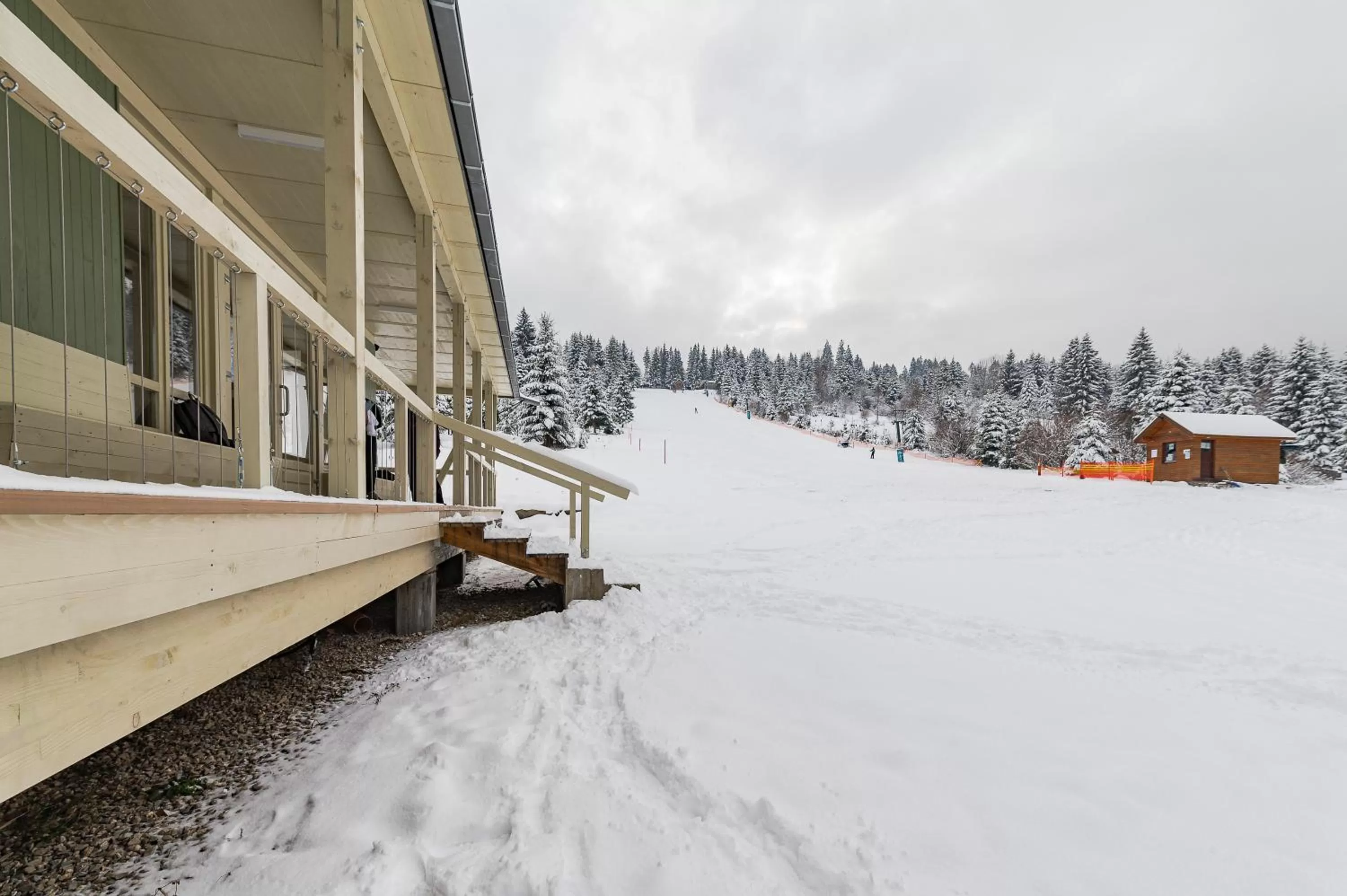 Skiing in Mountain-Rest Pension