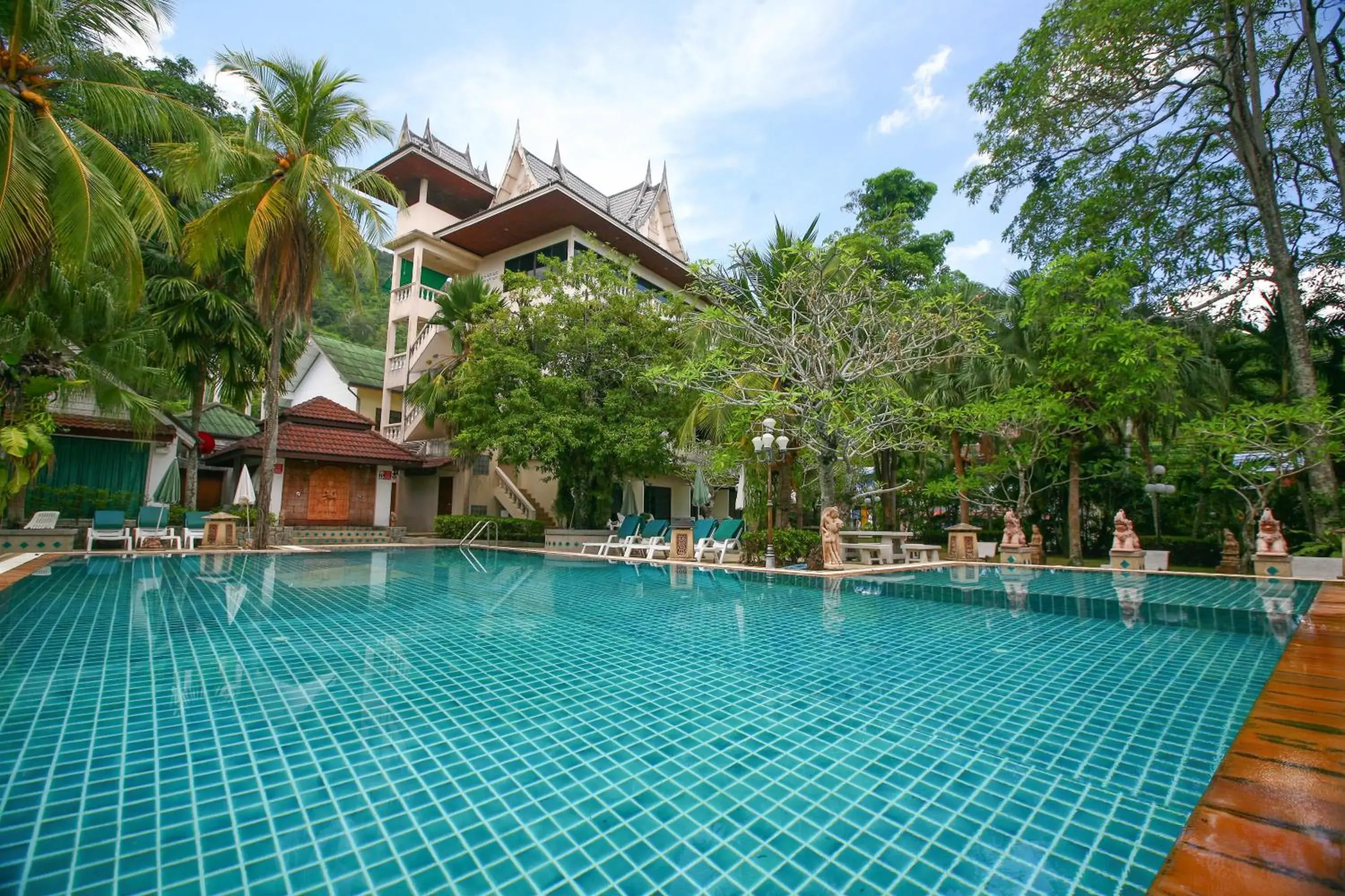 Swimming pool in Garden Home Kata Swimming pool in Garden Home Kata