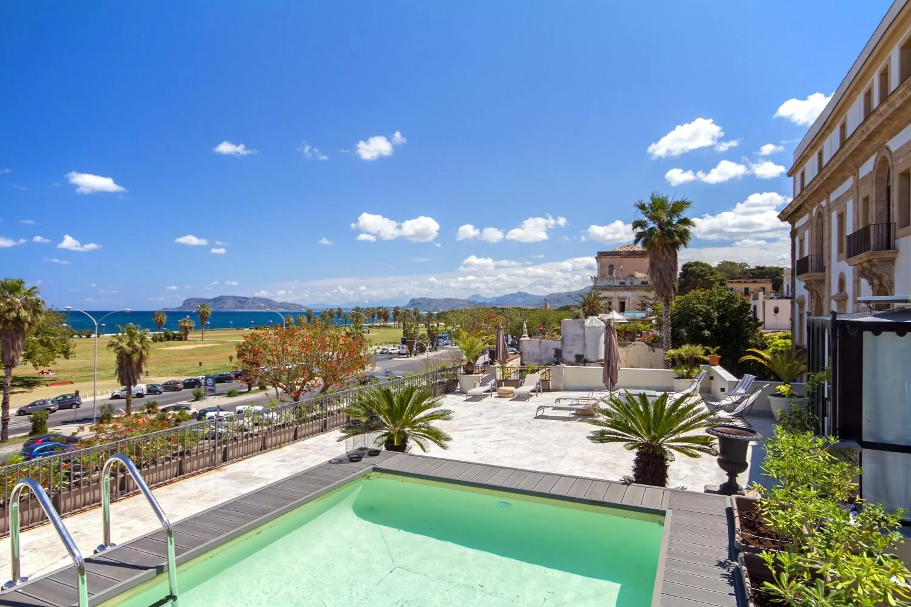 Balcony/Terrace, Pool View in L' Hôtellerie Easy Suites