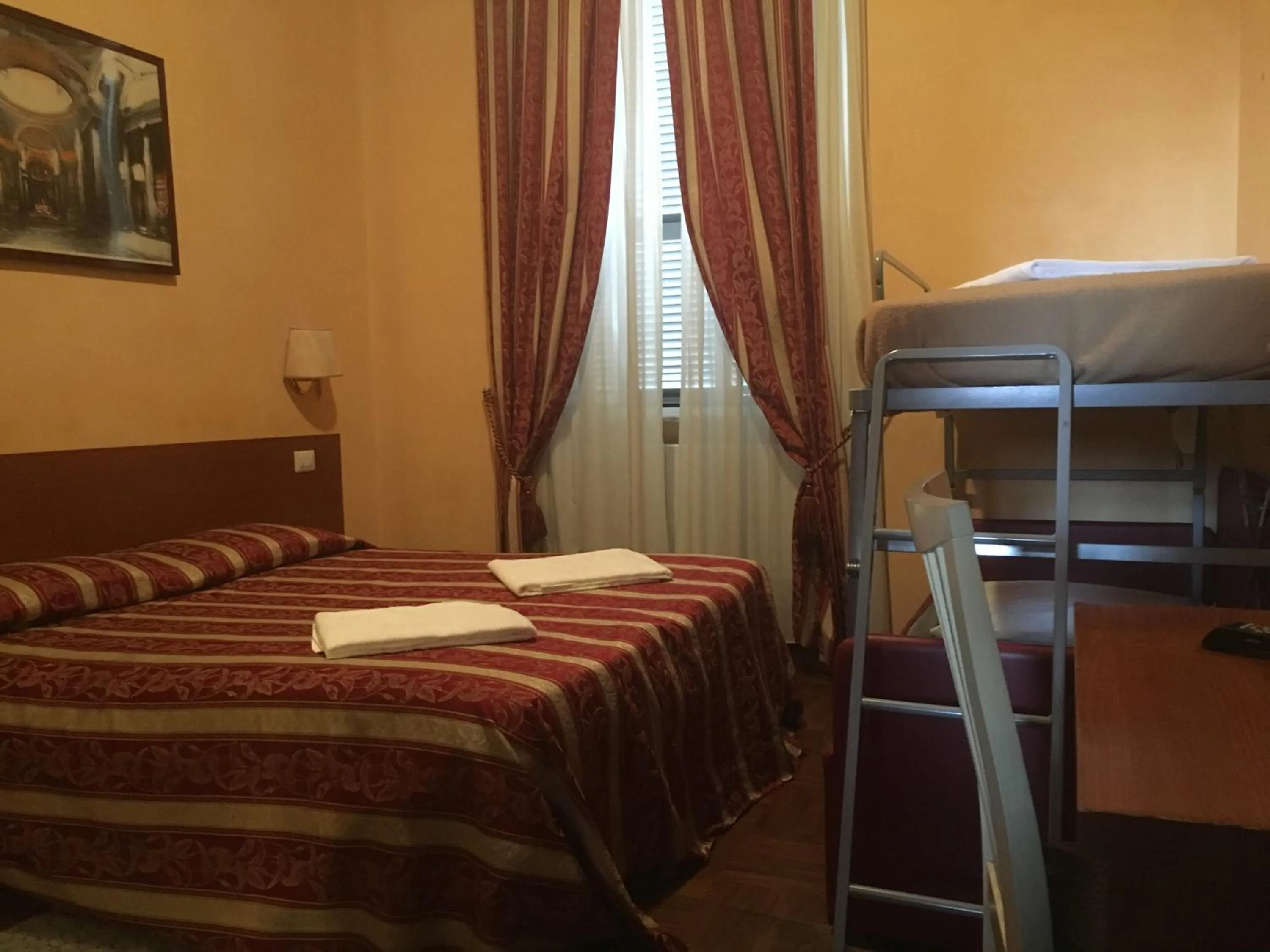 Photo of the whole room, Bed in Toffa Place In Rome