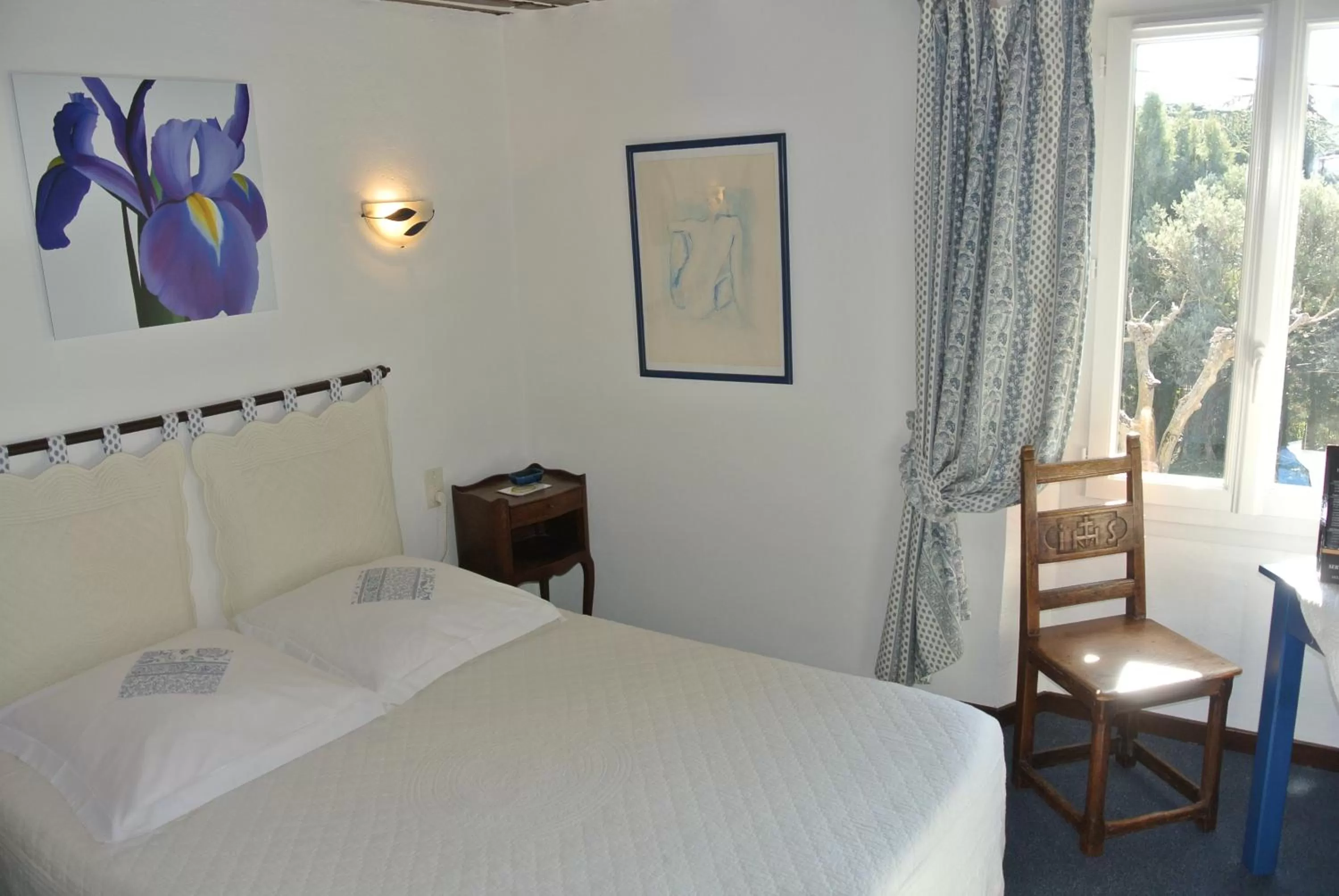 Photo of the whole room, Bed in La Vieille Bastide