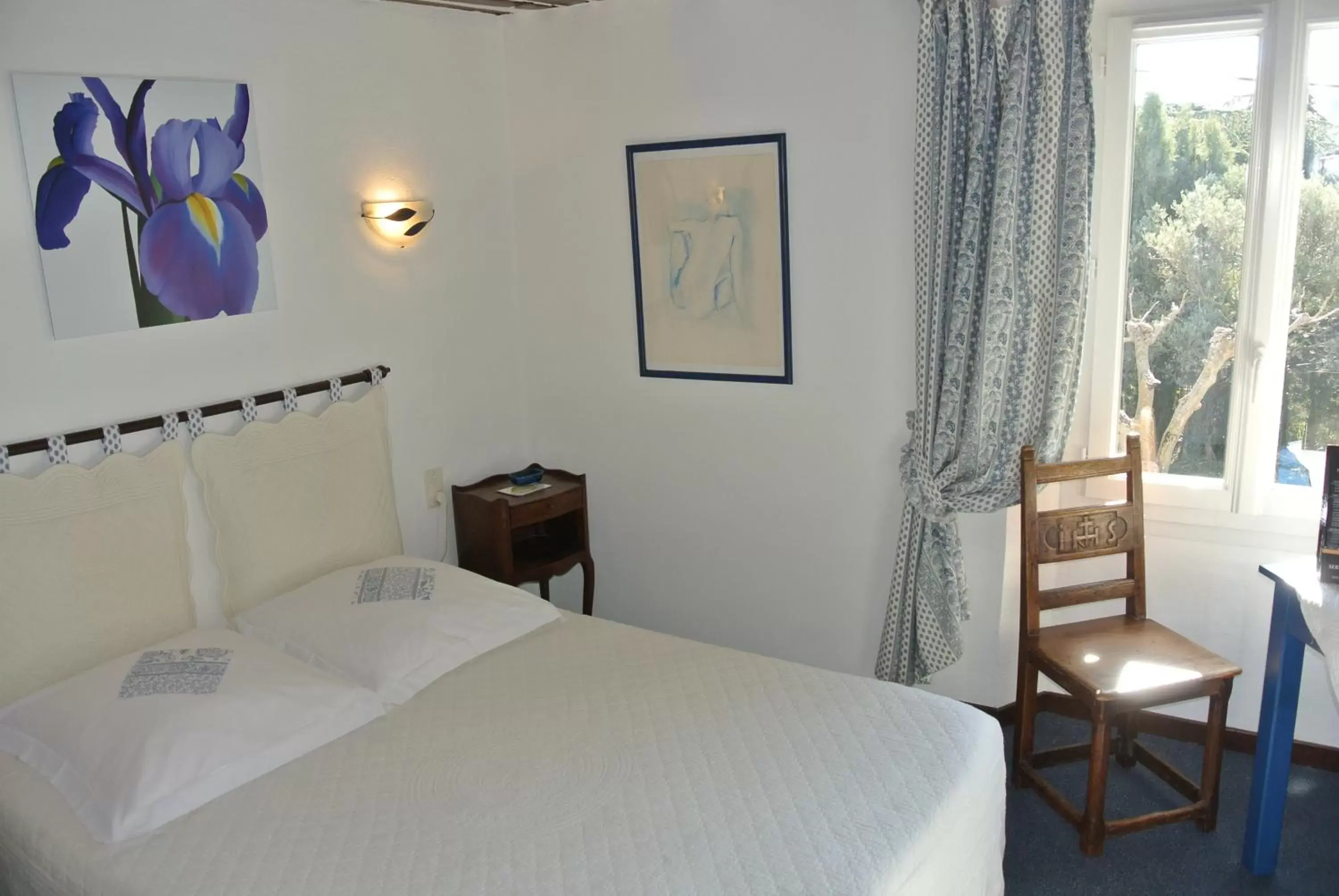 Photo of the whole room, Bed in La Vieille Bastide