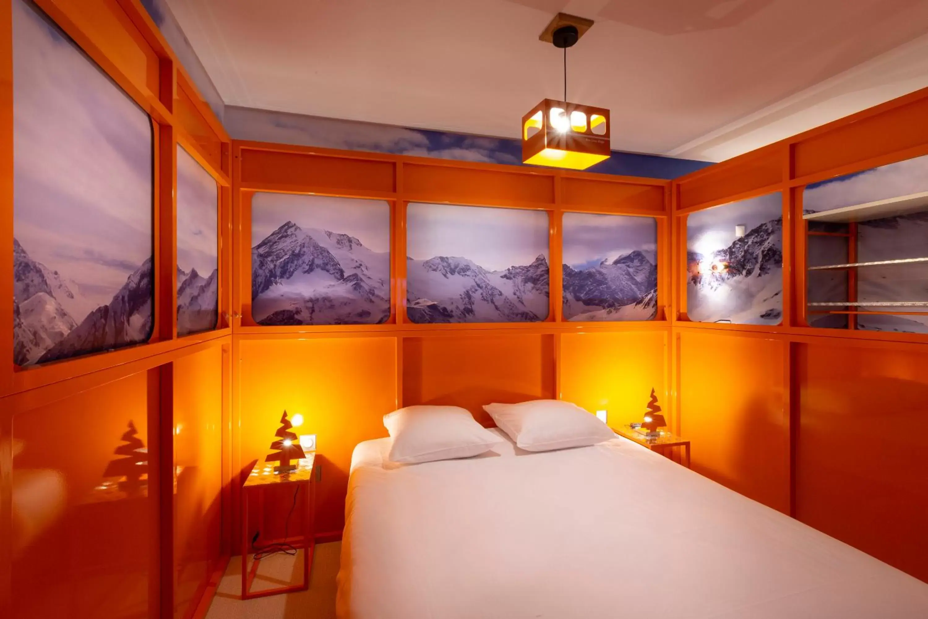 Photo of the whole room, Bed in Hotel Base Camp Lodge - Bourg Saint Maurice