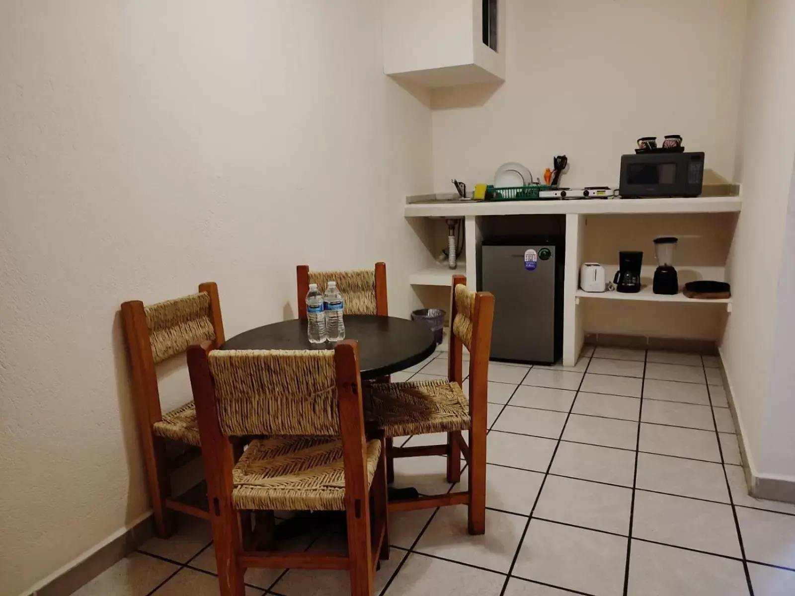 Kitchen or kitchenette, Dining Area in Hotel Tropicus Boutique