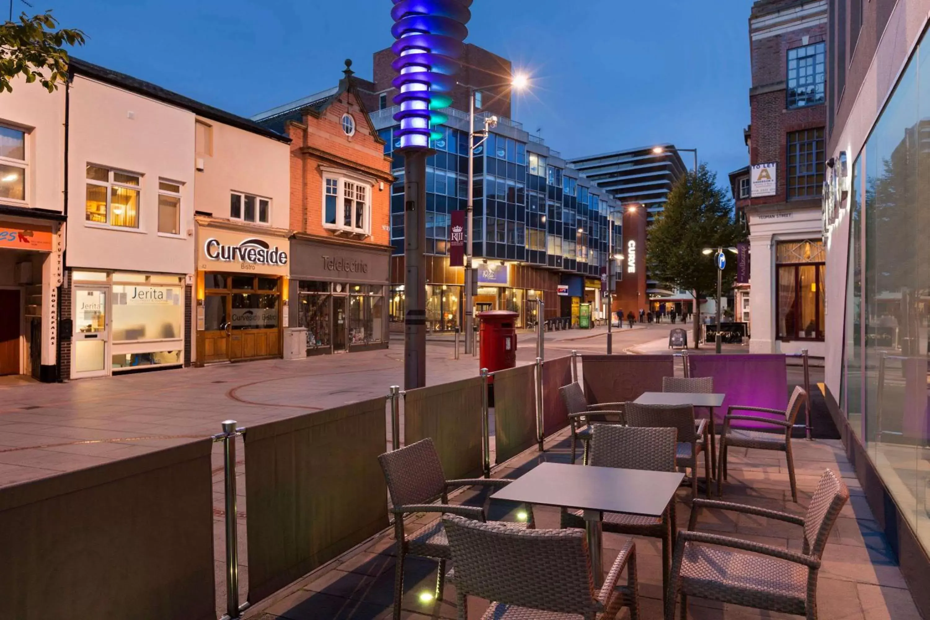Lounge or bar in Ramada Encore Leicester City Centre
