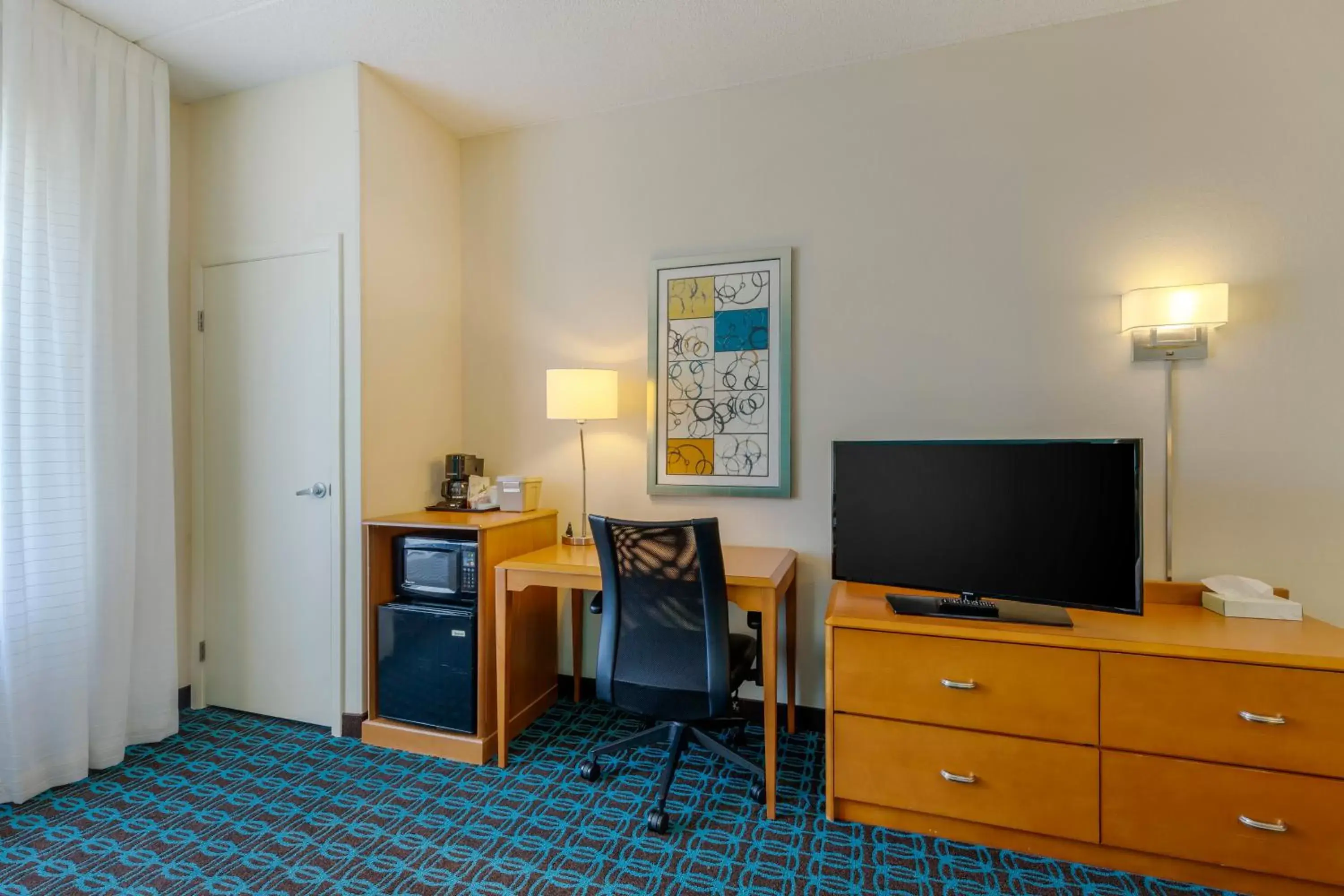 TV and multimedia, TV/Entertainment Center in Quality Inn & Suites Sandusky