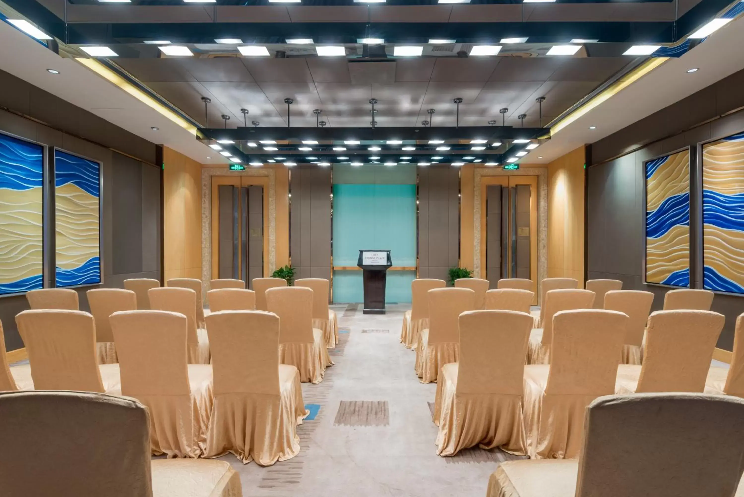 Meeting/conference room in Crowne Plaza Hotel Lanzhou, an IHG Hotel