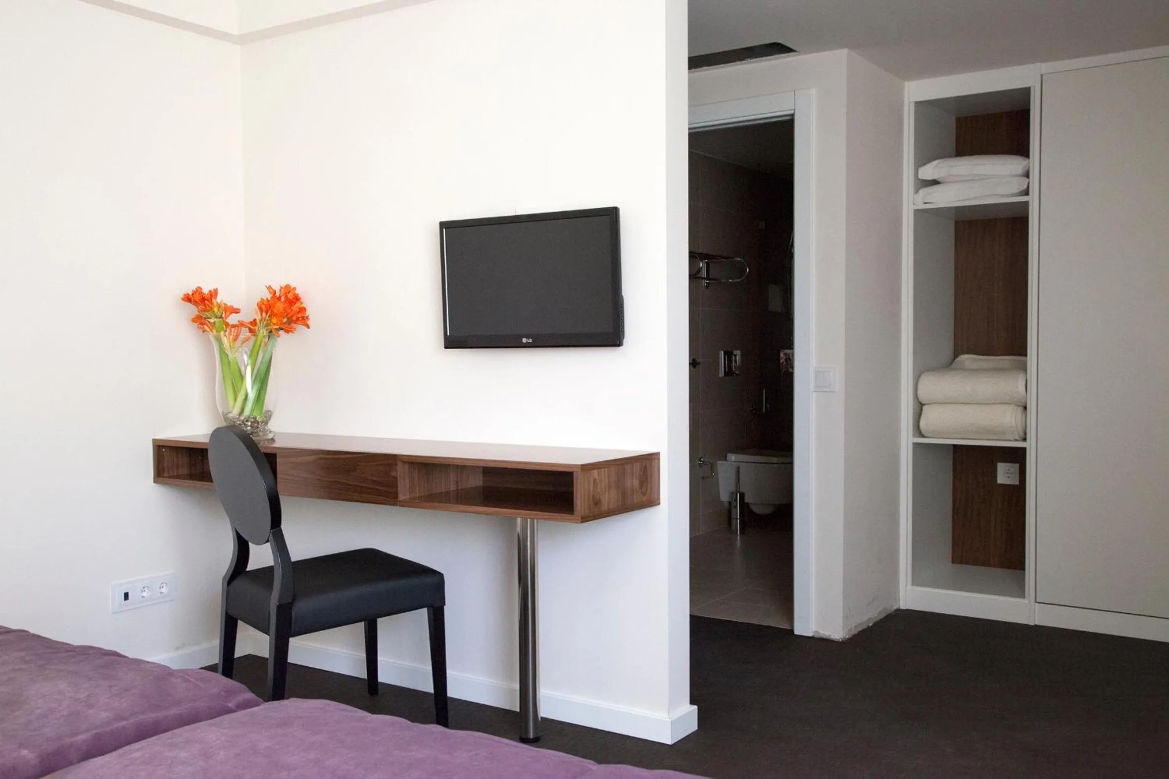 Seating area, Bed in Hotel Regina