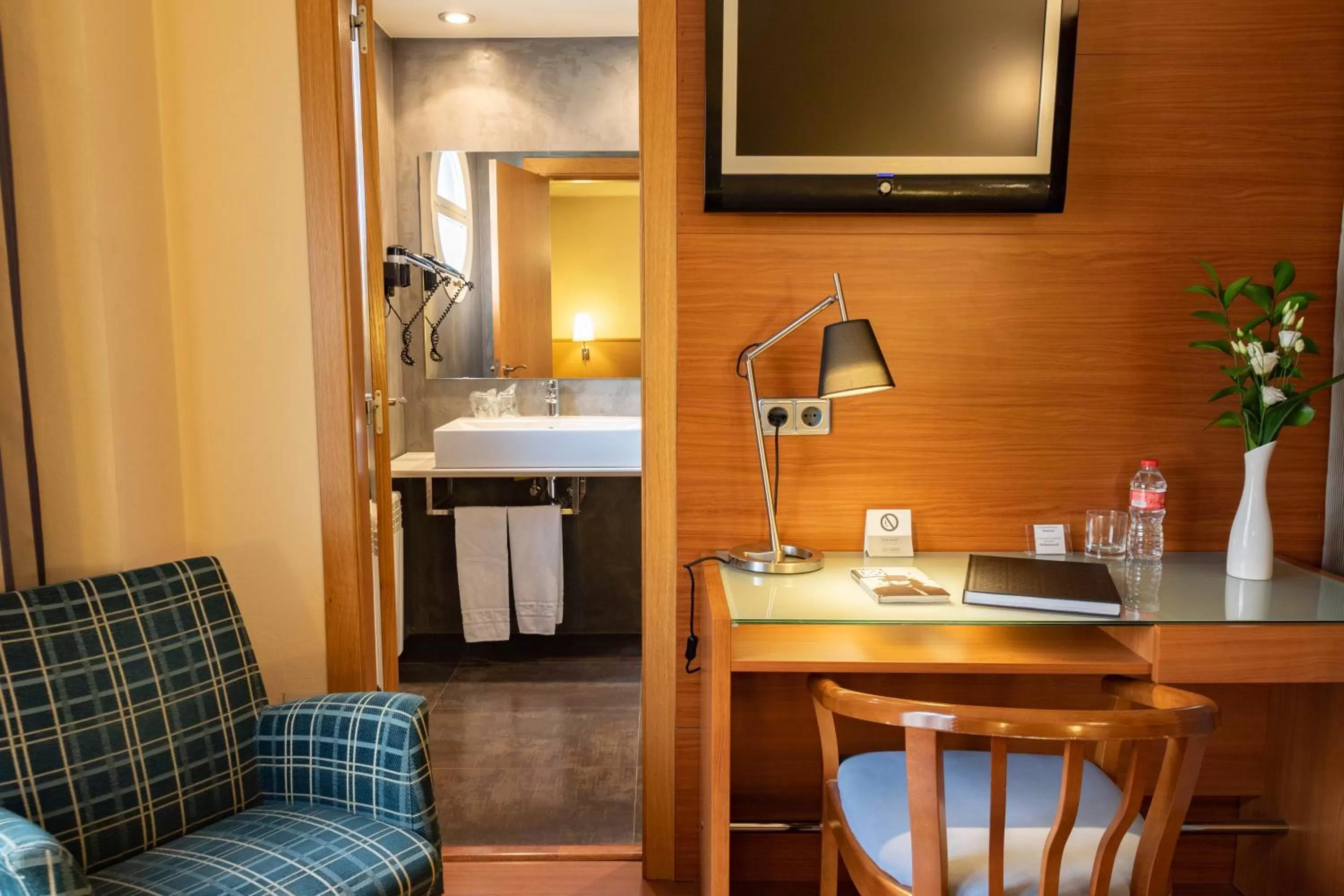 Bedroom in Hotel J. Balmes Vic