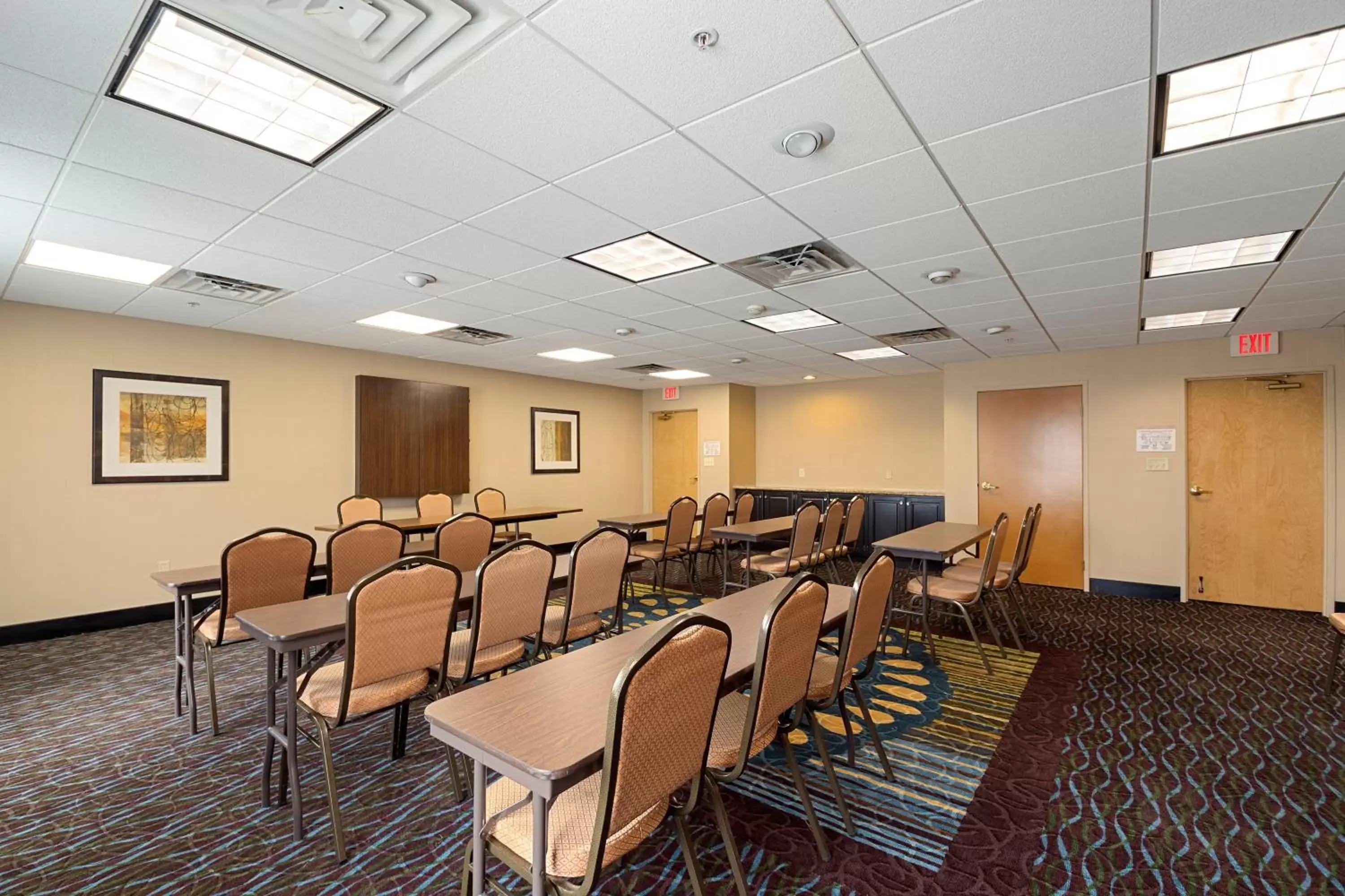 Meeting/conference room in Holiday Inn Express Bloomington West, an IHG Hotel
