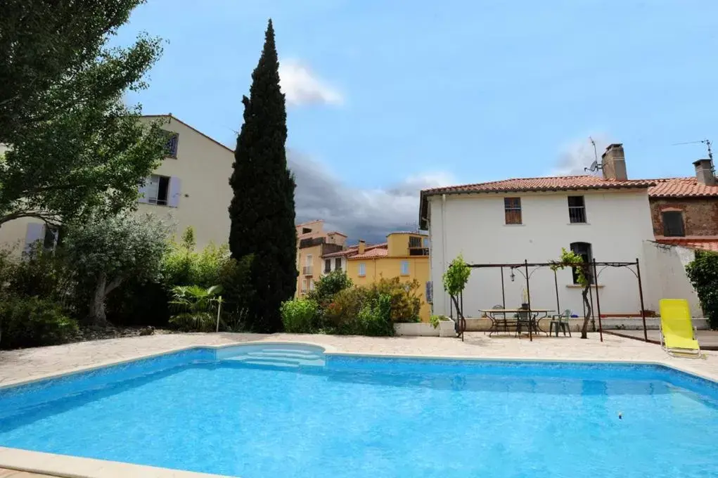 Property building, Swimming Pool in L'Escalivade
