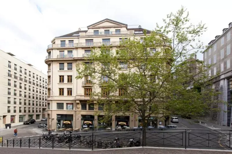 Facade/entrance, Property Building in Hotel Central