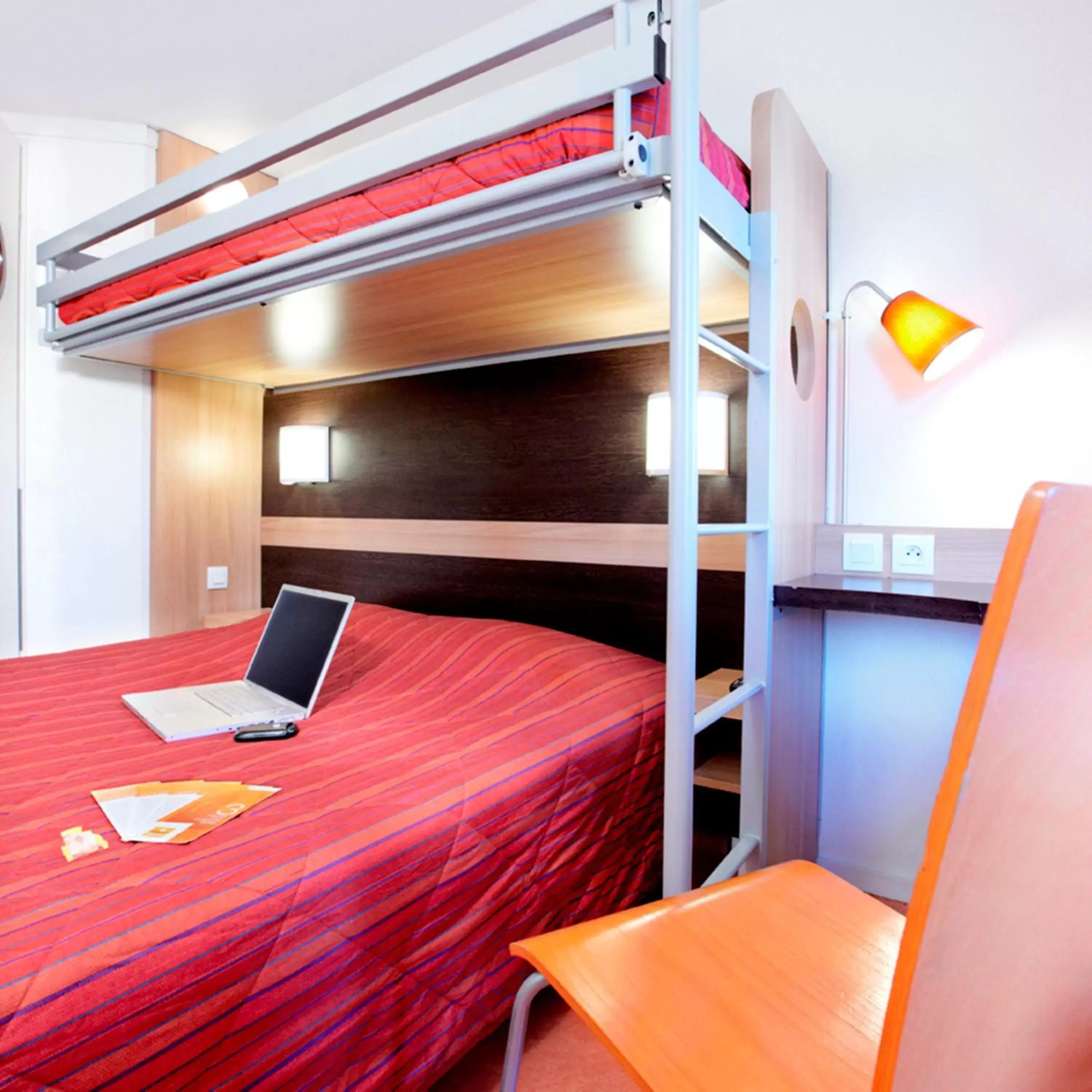 Bedroom, Bunk Bed in Premiere Classe Valenciennes Sud - Rouvignies