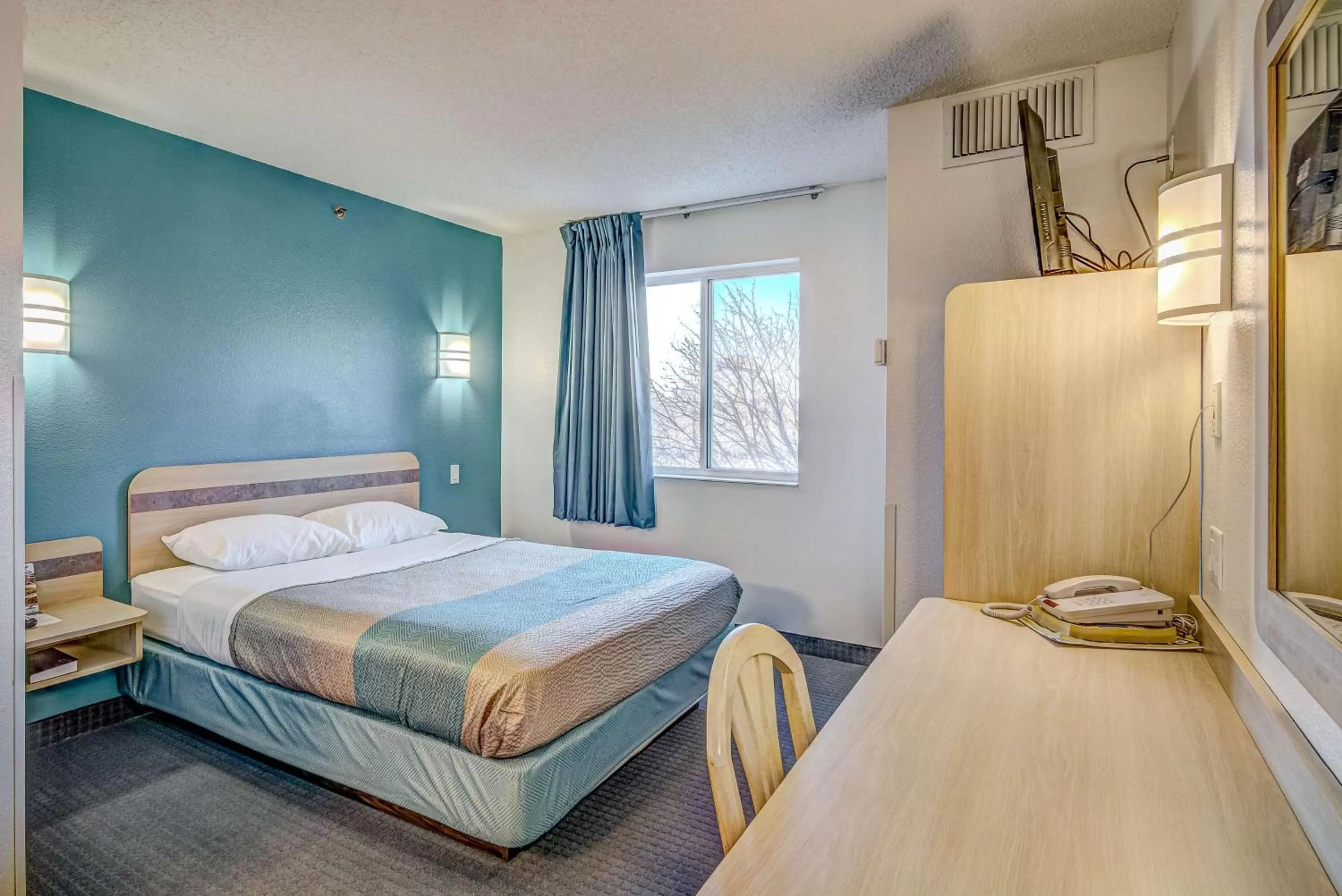 Queen Room - Disability Access - Non-Smoking in Motel 6-Menomonie, WI