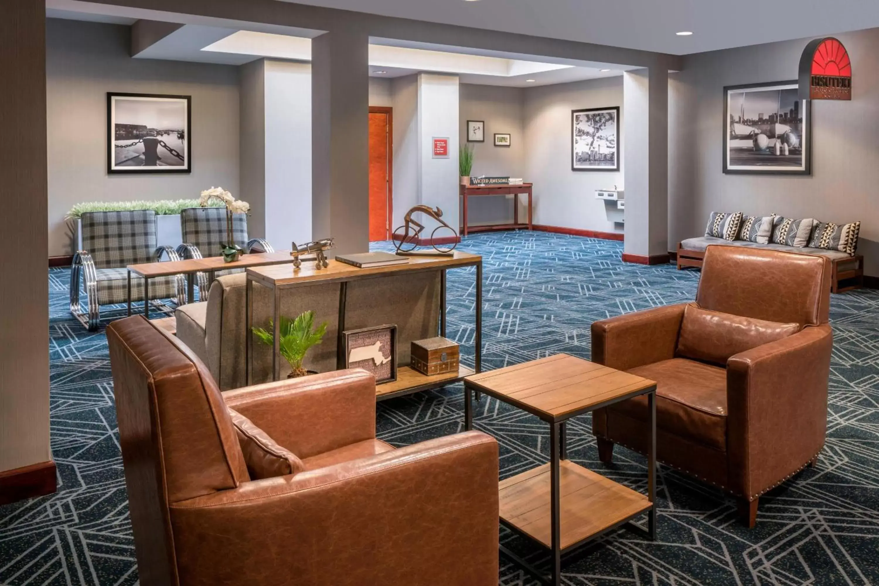 Lobby or reception, Lounge/Bar in Four Points by Sheraton Boston Logan Airport Revere