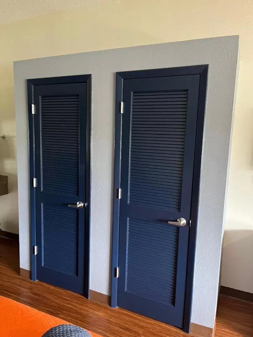 wardrobe in Orange County National Golf Center and Lodge