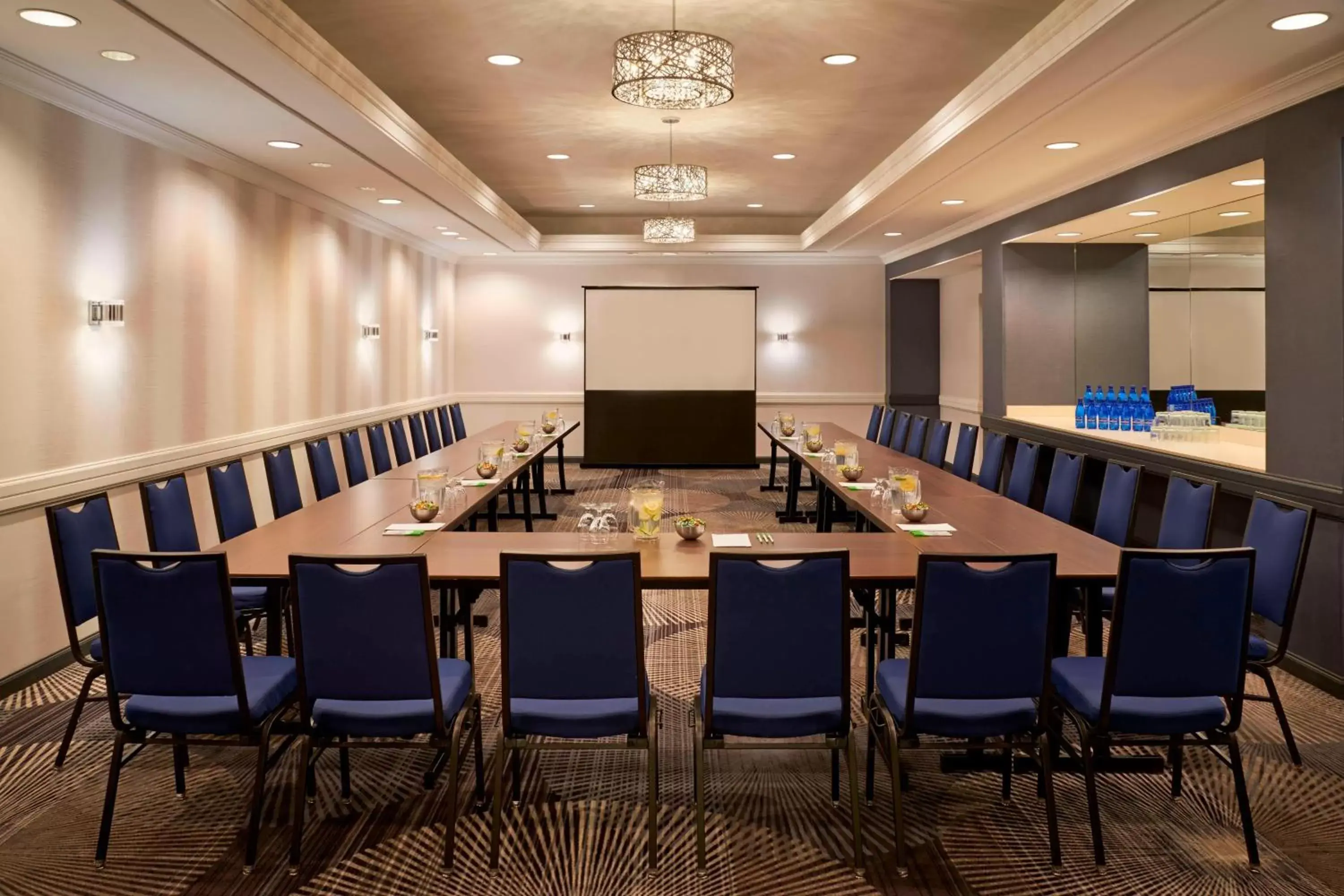 Meeting/conference room in Courtyard by Marriott Toronto Downtown