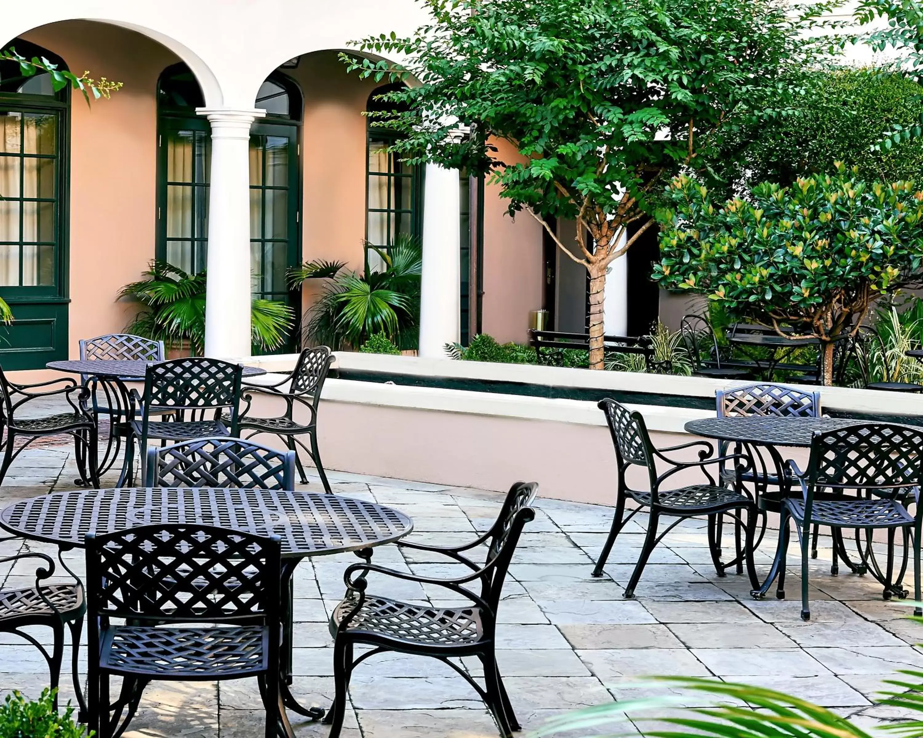 Property building, Patio/Outdoor Area in Planters Inn - Charleston