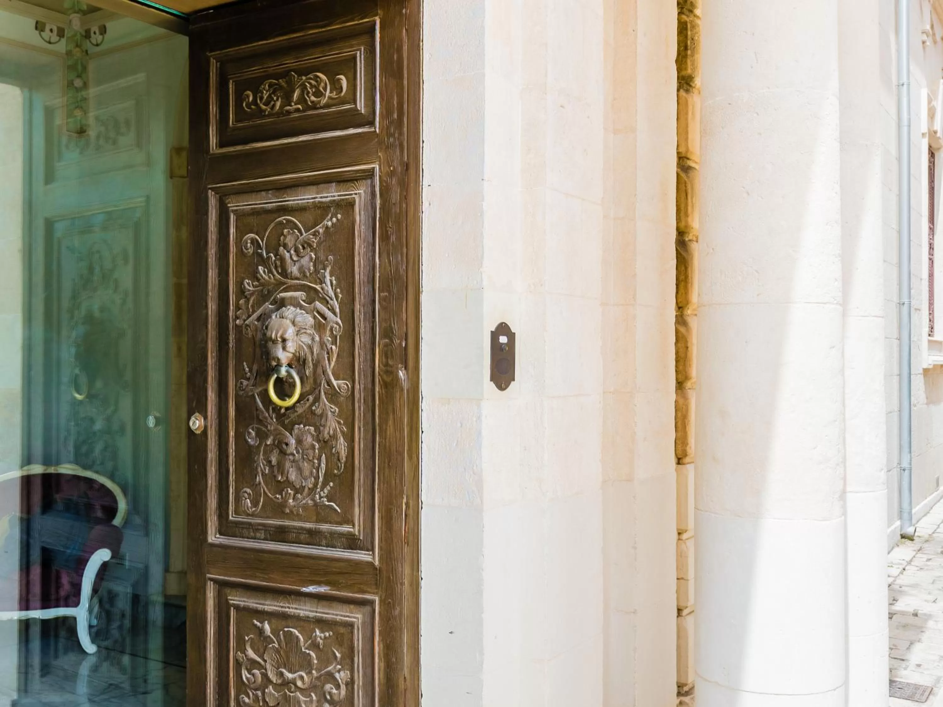 Decorative detail in Palazzo Favacchio - Patanè