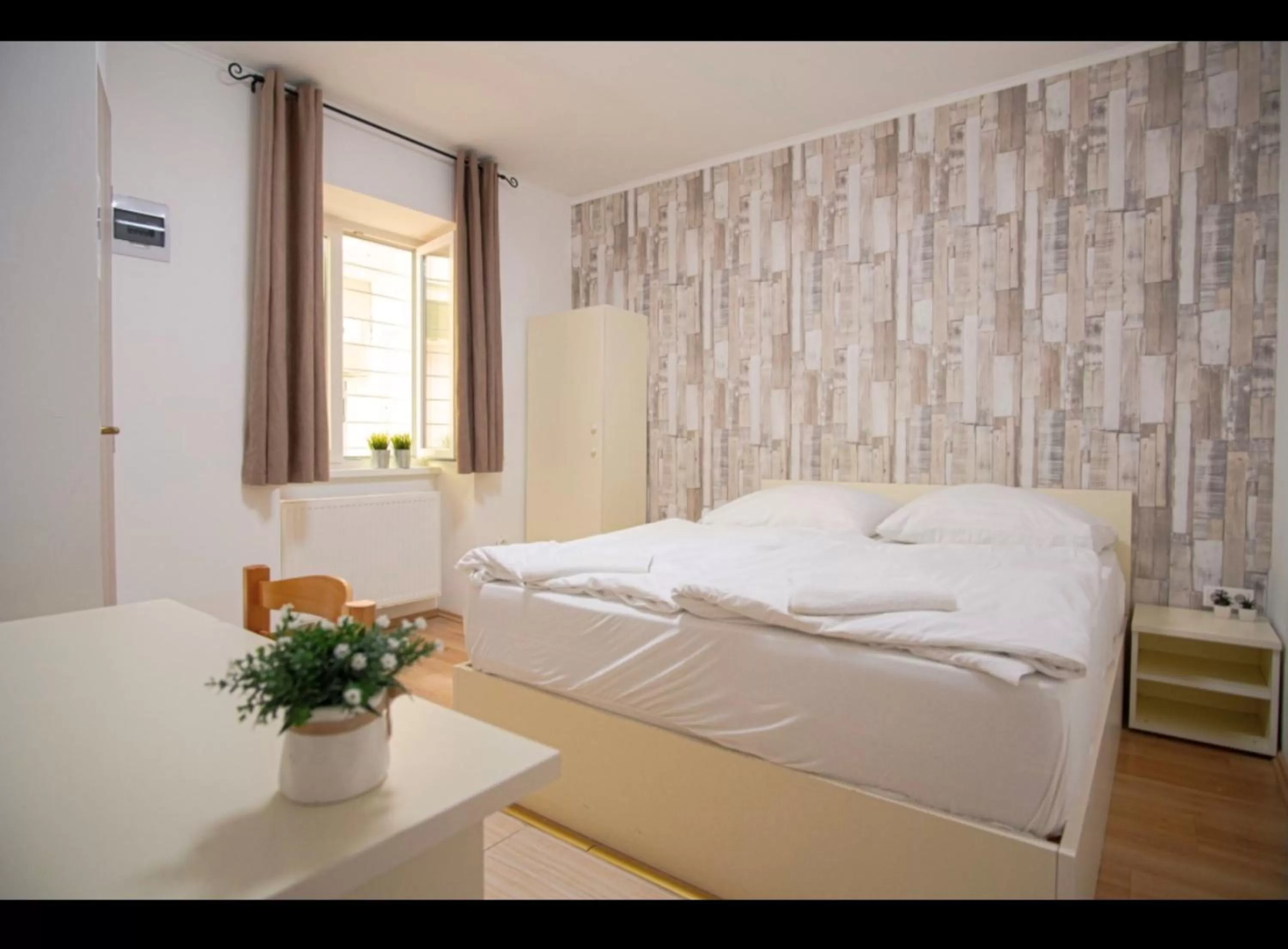 Bedroom, Bed in Easy Star Hotel