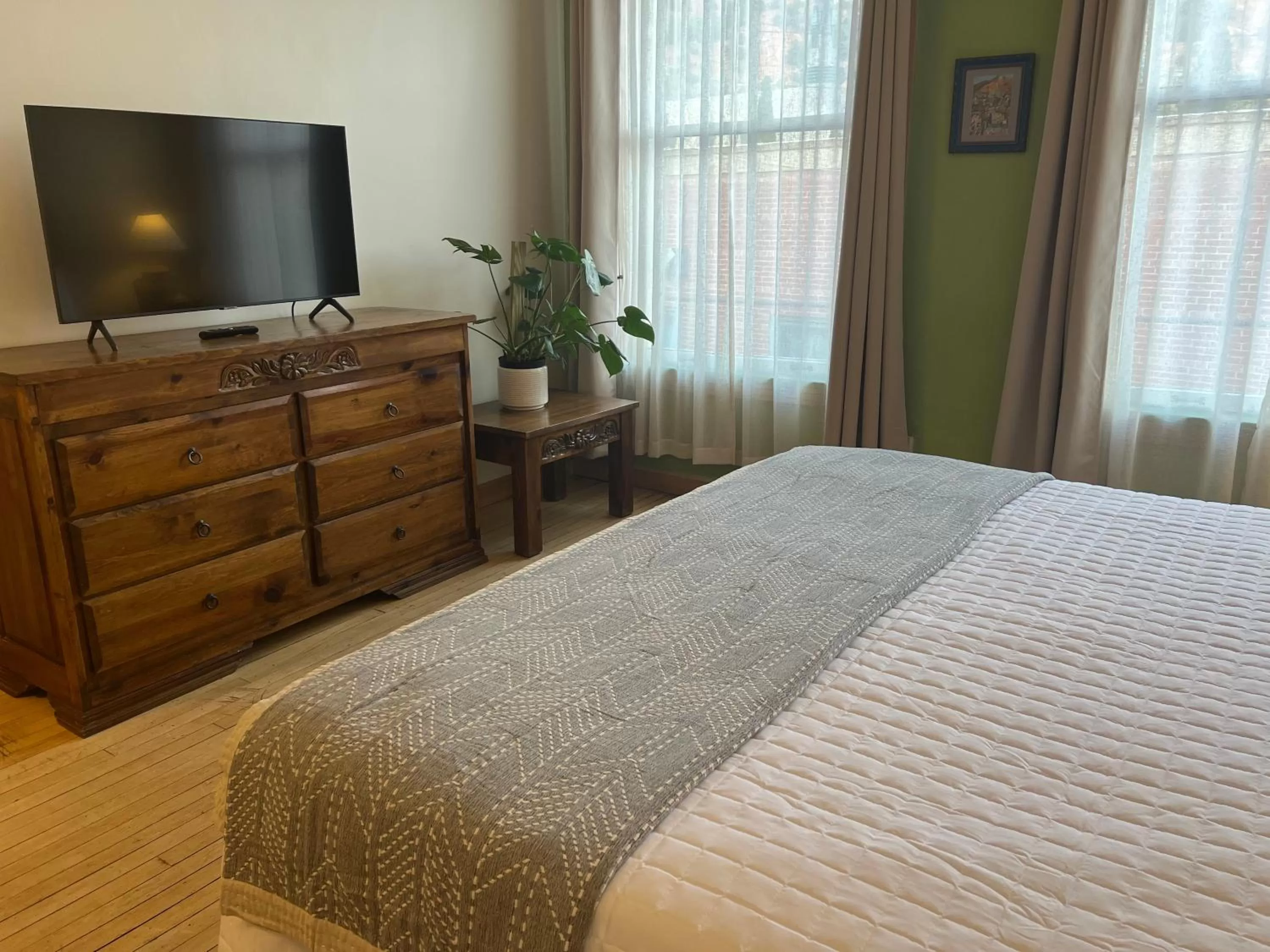 TV and multimedia, Bed in Canyon Rose Hotel