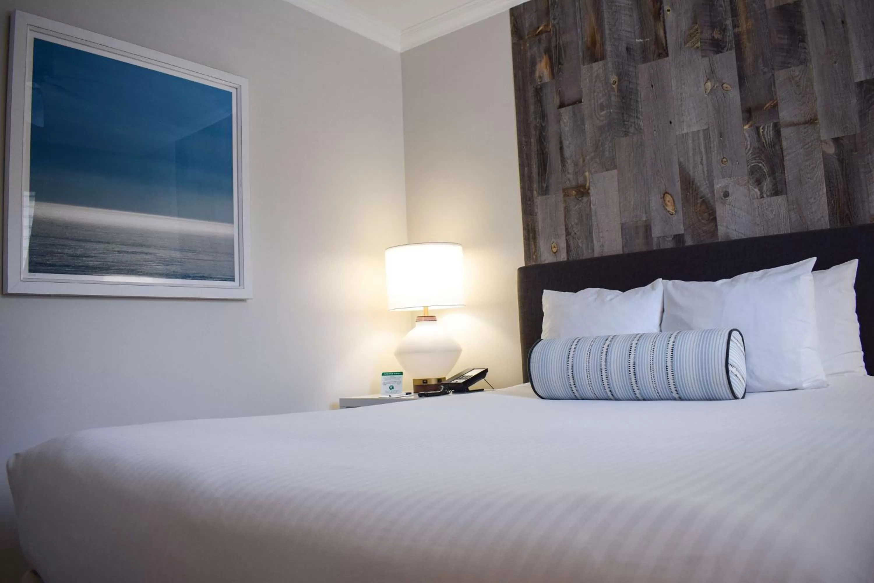 Photo of the whole room, Bed in Beachside Inn