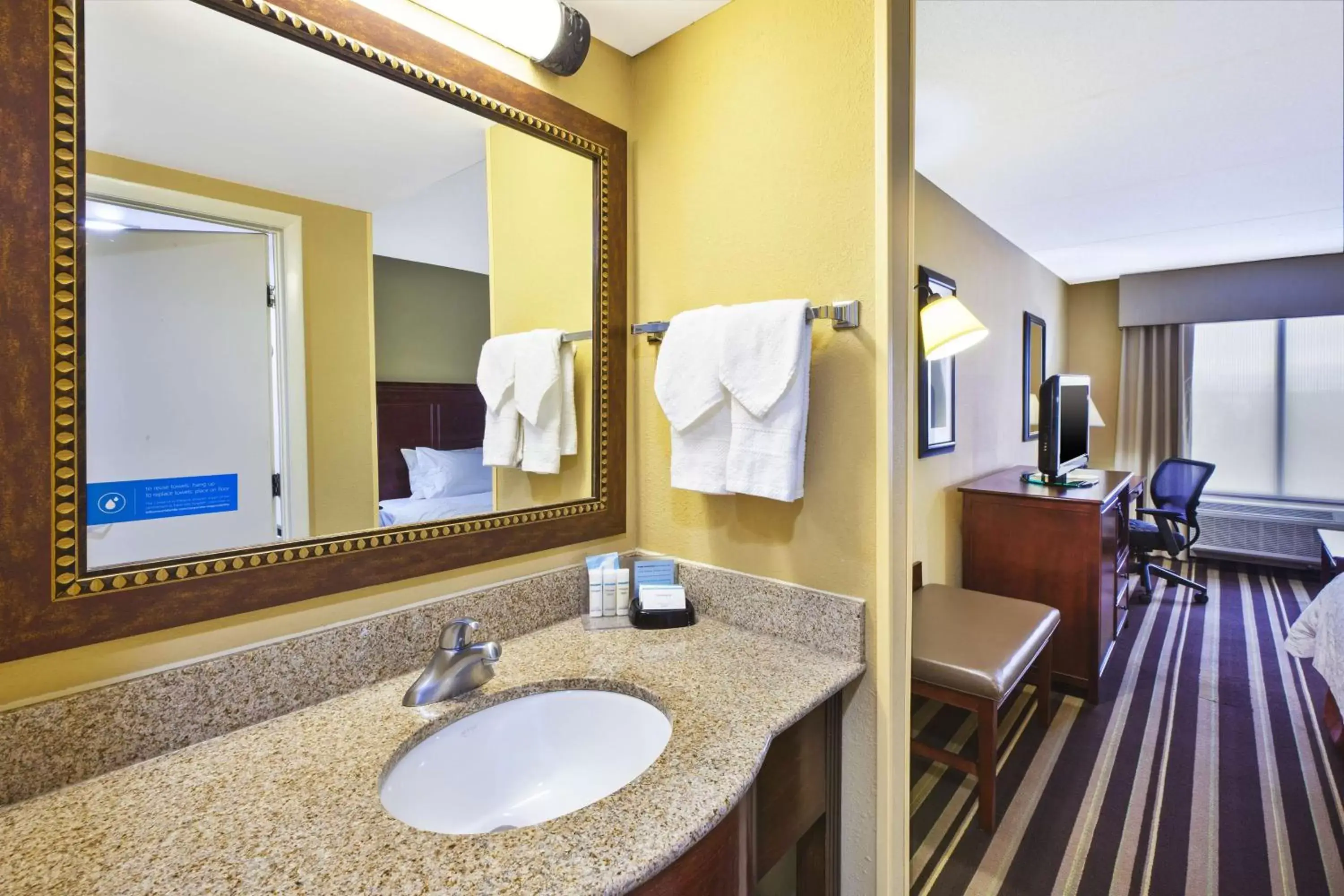 Bathroom in Hampton Inn Washington-Dulles International Airport South