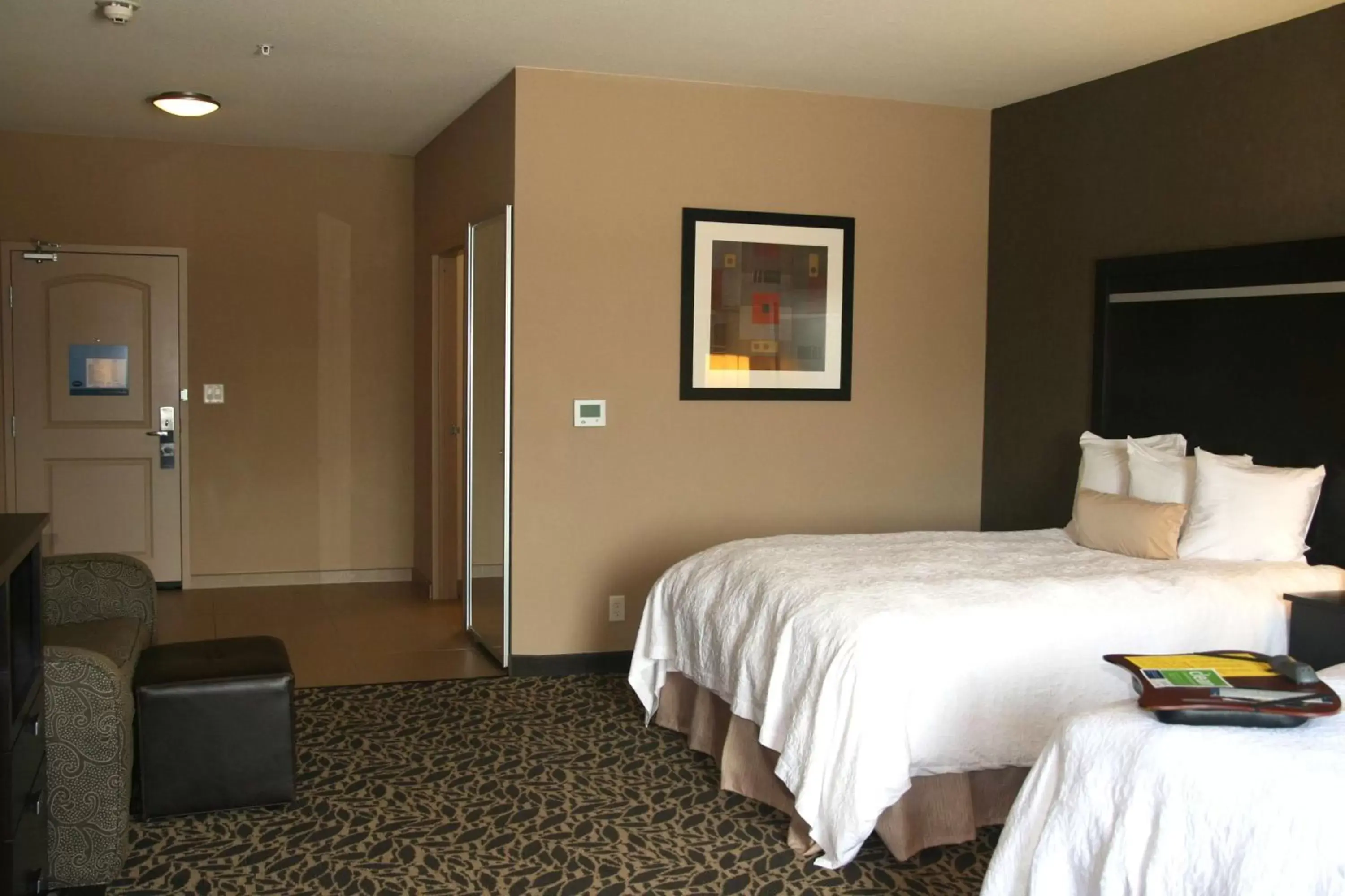Photo of the whole room, Bed in Hampton Inn & Suites Bay City