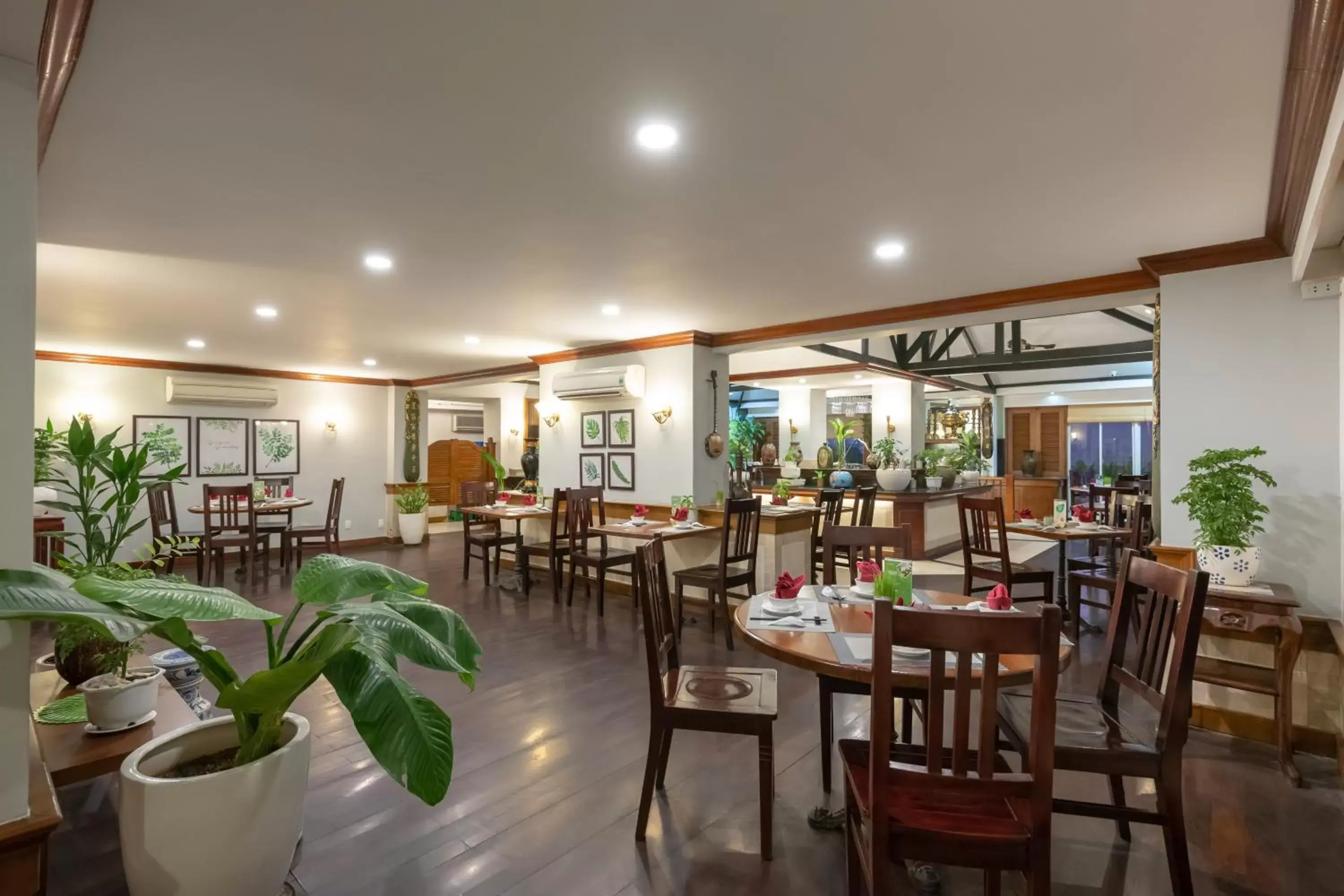 Restaurant/Places to Eat in Bong Sen Hotel Saigon