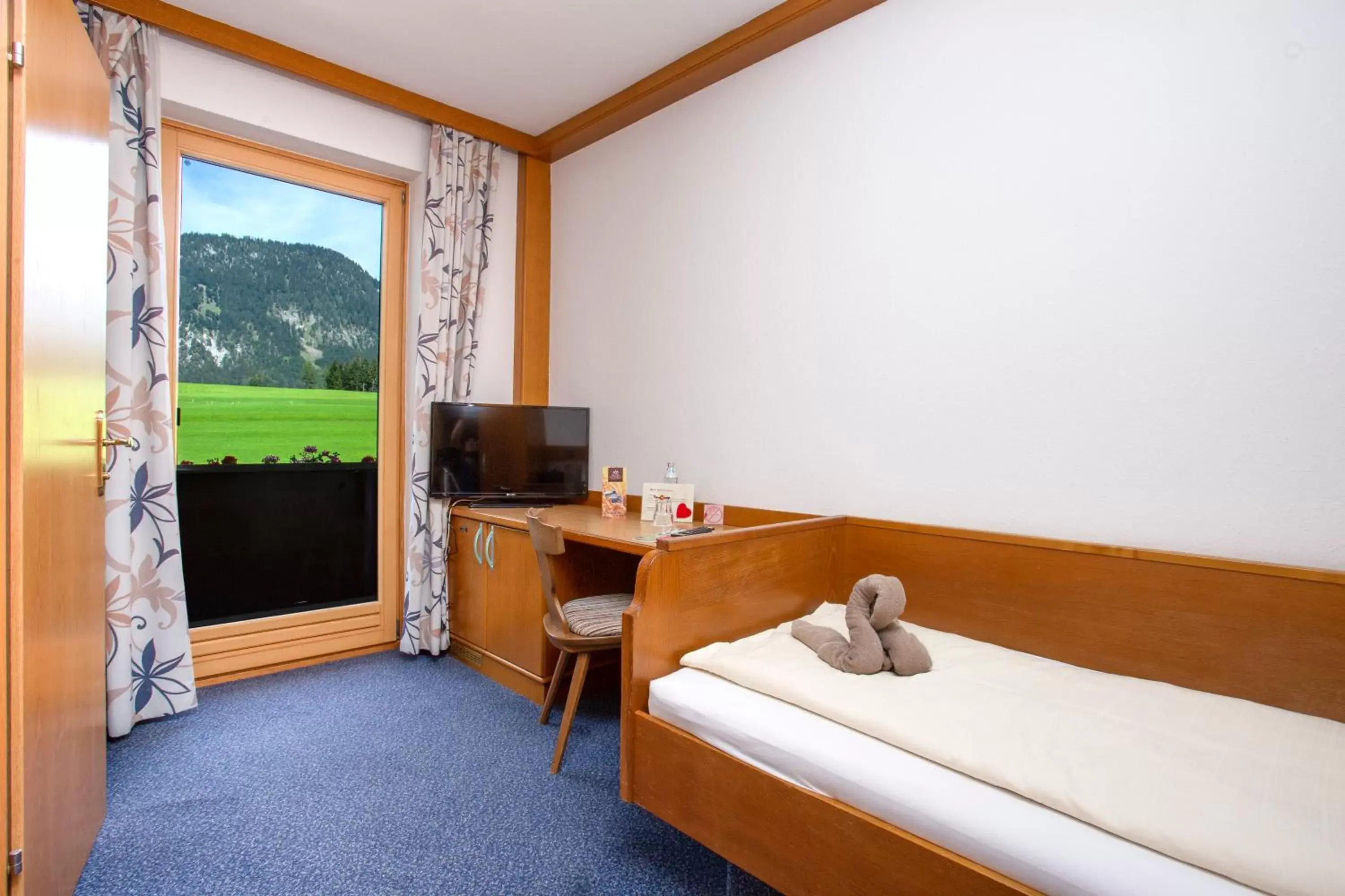 Single Room with Balcony in Berghof Mitterberg Single Room with Balcony in Berghof Mitterberg